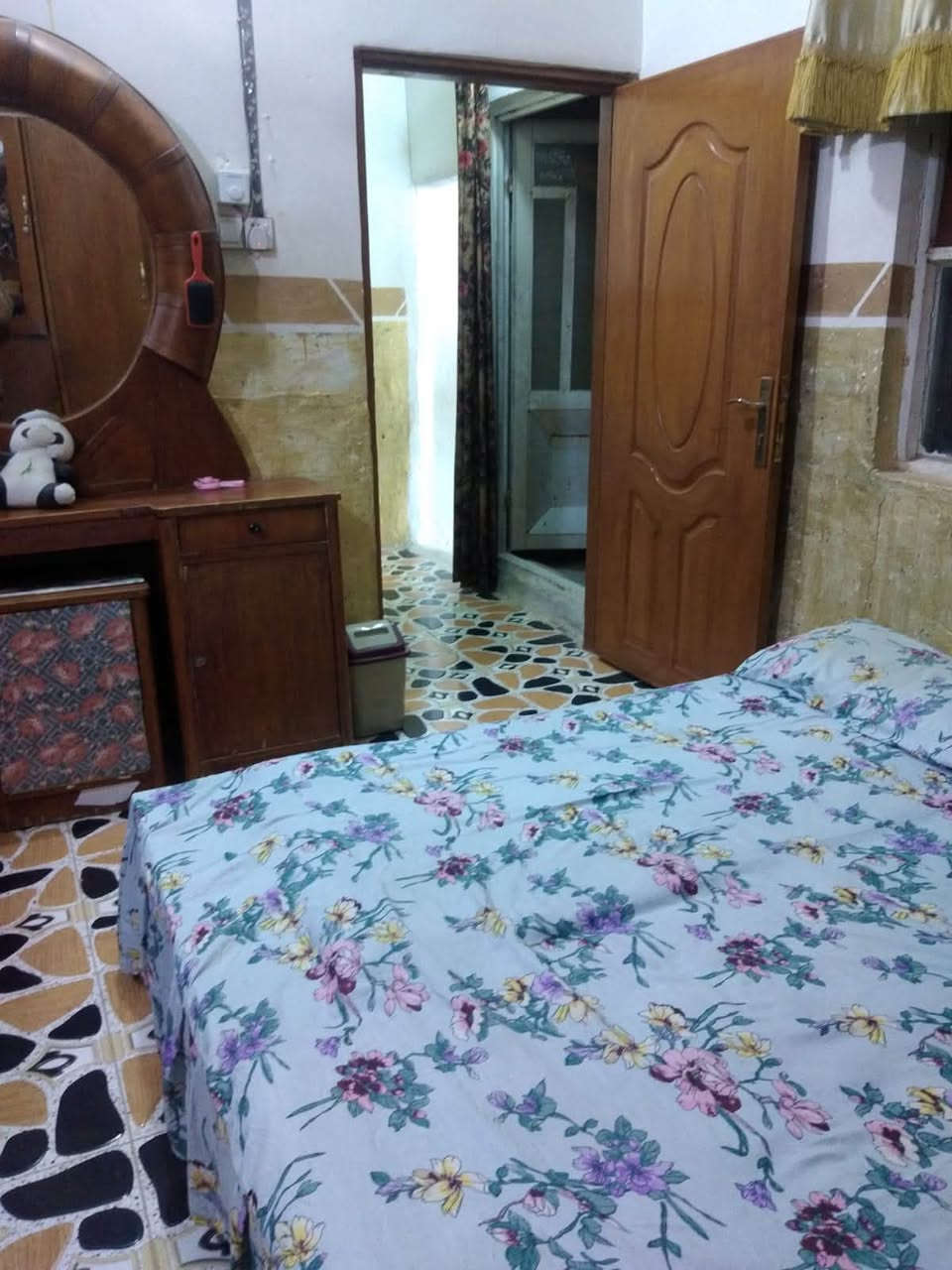 ‏يا الله بيت للبيع طابو الصرف نجف حي ميسان

‏قطاع 31 قرب السوق المساحة 50 متر طابقين

‏الطابق الأول.    غرفة     صالة    مطبخ

‏صحيات.  الطابق الثاني   غرفة وصالة

‏السعر    75    مليون.    وبي مجال
"""""""""""""""""""""""""""""""""""""""""""""""""""
                 ‏مكتب أبو حوراء الحسناوي للعقار

‏الاتصال. ***********   و ***********

‏عنوان المكتب نجف حي ميسان شارع الكيات مقابيل السوق الأخير مكتب أبو حوراء الحسناوي
