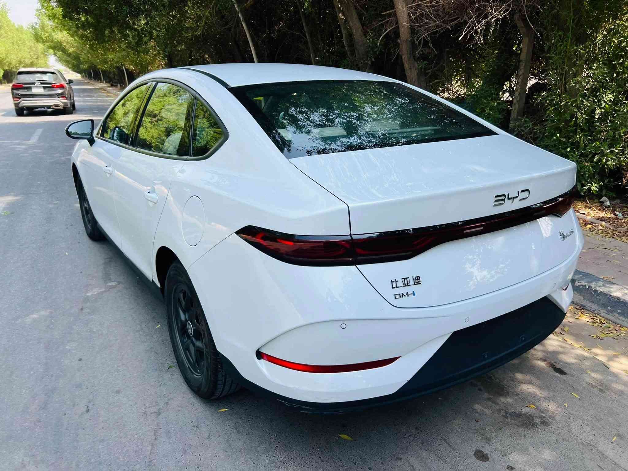 سلام عليكم عندي BYD كن بلاص 2025 . بدون لوحات تسجيل مباشر . ماشيه الكلي 26 الف . داخل ابيض المرغوب . مكفوله كفاله عدى رصعتين فقط . السياره جاهزه من كلشي وعلى وضع الشركة بعدها . مكان السيارة النجف الاشرف . سعرها 20 مليون وبيها مجال بسيط جدا للاستفسار ***********
