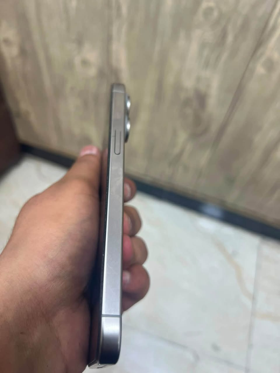 سلام عليكم عندي ايفون 15 pro max
ذاكره 256 نمودج ام جهاز جديد الله شاهد 
زلغ مابي ملحقات ماكو ويا سعره مليون وبي مجال 
مكاني بشعب شارع عدن 
رقمي ***********

نص مكتوب في الصور:
- ٧:٤١
- ٣٨
- حالة البطارية
- عادية
- تعمل بطارية iPhone هذه على النحو المتوقع. حول البطارية والضمان...
- الحد الأقصى للقدرة
- ٨٤٪؜
- هذا قياس لقدرة البطارية مقارنة بقدرتها عندما كانت جديدة. قد تتسبب القدرة المنخفضة بتقليل ساعات الاستخدام بين عملية الشحن والأخرى.
- عدد الدورات
- ٧٥١
- هذا هو عدد مرات استهلاك iPhone لققدرة البطارية.
- معرفة المزيد...
- تاريخ التصنيع
- شباط ٢٠٢٤
- أول استخدام
- حزيران ٢٠٢٤
- ٧:٤٢
- حول
- الاسم
- Ased hussein
- إصدار iOS
- 26.5
- اسم الطراز
- iPhone 15 Pro Max
- رقم الطراز
- MU793AA/A
- الرقم التسلسلي
- FPC2X9YNVT
- انتهت صلاحية التغطية
- الأغاني
- الفيديوهات
- ٦٨٣
- ١,٥٦٣
- الصور
- ٦٣
- التطبيقات
- السعة
- ٢٥٦ غ.ب.
