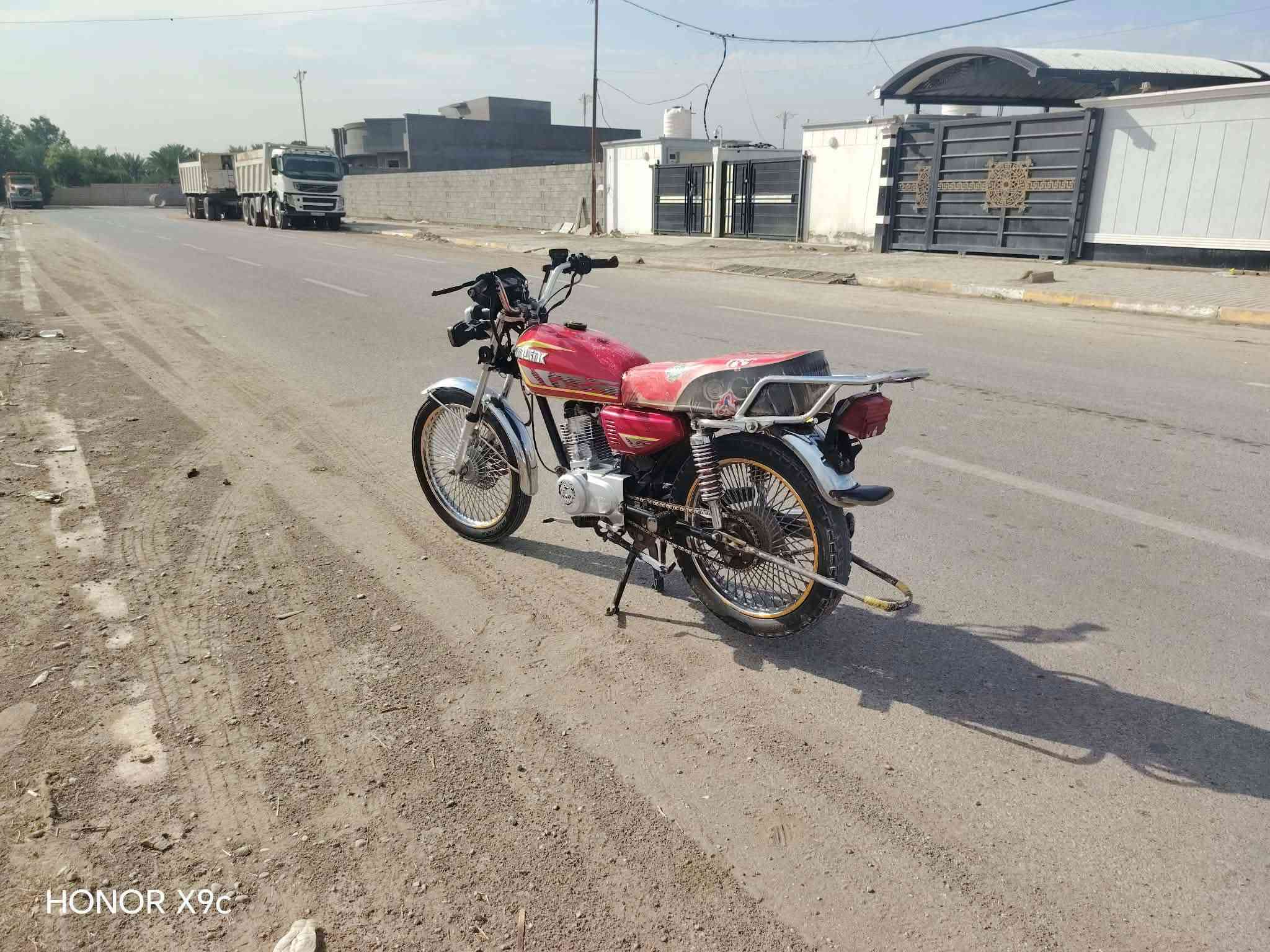 سلام عليكم دراجه للبيع موديل 23 سونك اصلي شكل لحديث وراق بغداد 
محركه كلش نضيف ويلاه ام نجمه  دراجه كلش حلوه

دراجه شللعه فصله ومعدل  دراجه حله من صوره سعره

525 وبيه مجال لشراي  رجائن الي ما يعرف بل سعار لا يخابر.  

مكاني صويره *********** خاص مفتوح

نص مكتوب في الصور:
- HONOR X9c