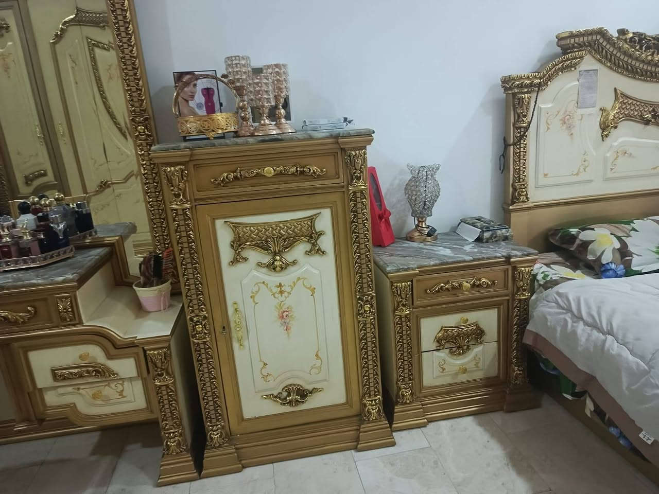 غرفه مصري دمياطي .
فخمه نضيفه كلش الاستعمال سنه 
مكاني بغداد.للاستفسار الاتصال ع الرقم ***********
