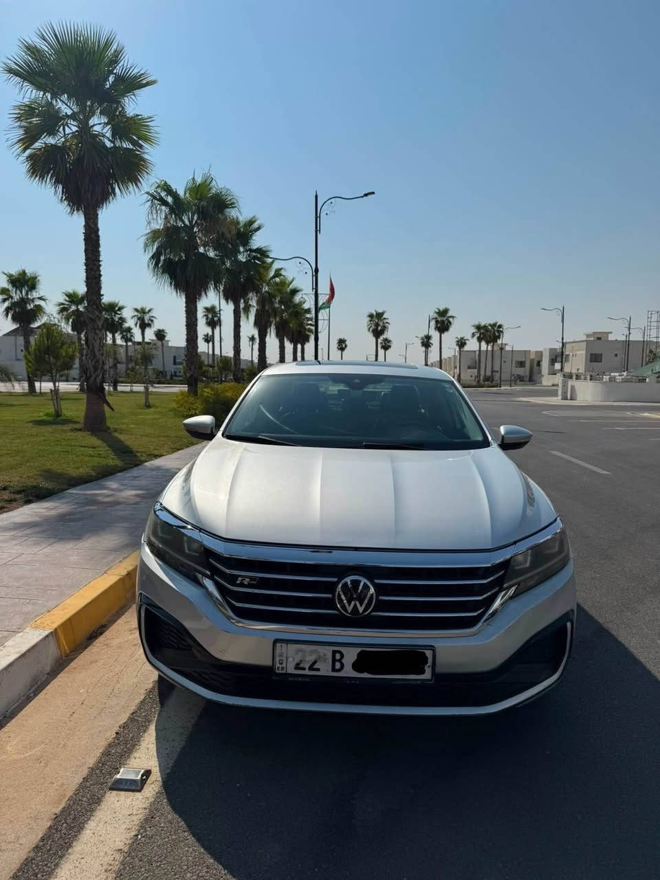 Passat R line 2020 بێ سبوغ 
سەیارەکە بێ سبوغە بێ لێدرانە بۆنیدی بیلادی گۆراوە تەنها سەیارەکە پشت و پێشی کەپسە بەردی گزۆز و رادار گێر و مەکینە و کارەبایاتی هەموو بە شەرتە سەیارەکە فولل فولل ماصفاتە سەیارەکە کوشین خەزنە کوشین جلدە تەبرید مەرکەزیە ٣ مۆدە دەبڵ گێرە سەیارەکە تحویل و غەرامەی بە شەرتە 
سحری ١٣٧ وەرەقە و مەجالێ کەم
***********
*********** أربيل, العراق

