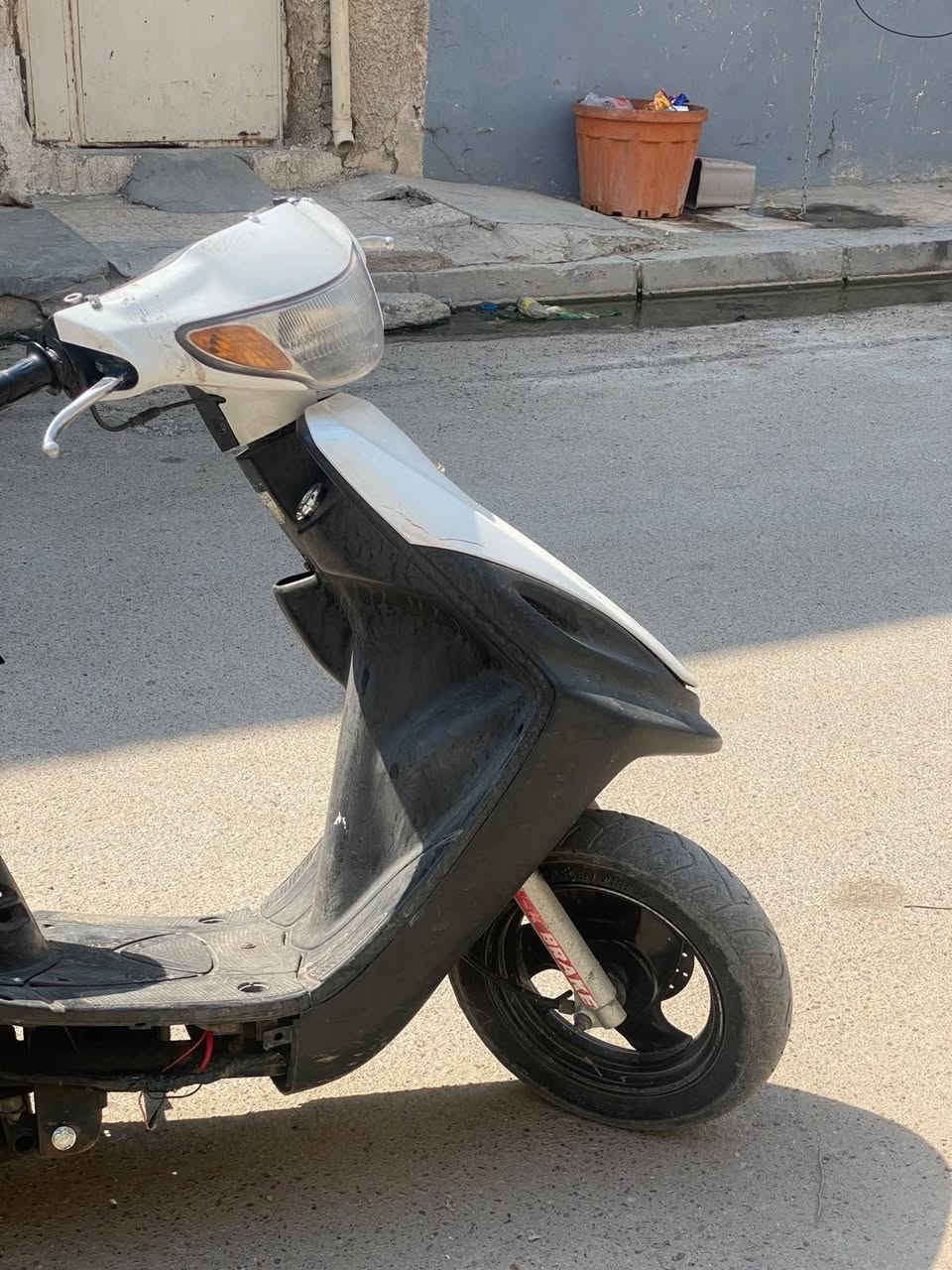 السلام عليكم دراجه ماكس قجمه للبيع رياضي مزوده دبل خلفي وامامي وصالنصه وويل خلفي دراجه كامله مابيها اي نقص سلف شغال وهندر شغال مكينتها تخبل كهربائياتها كلها شغاله الدراجه ماشاء الله شلعه ومعدل تخبل السعر 325 وبيها مجال الرقم *********** العنوان بغداد الاسكان
