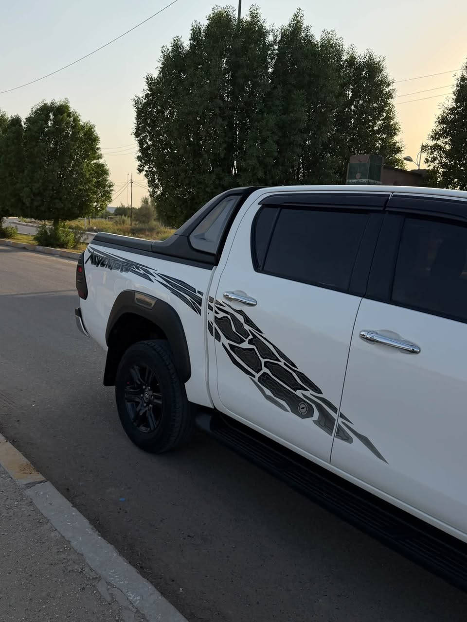 السلام عليكم
هايلوكس  Trd
 كفاله عامه بدون بارد بدون صبغ بدون تبديل 
 ساز اعلى مواصفات
موديل : 2022
نوع: اوتماتيك
رقم : بغداد
تحويل ثاني يوم 
مكفولة كفالة عامة
سنوية ماساقطة
اعلى شيء فول مواصفات 
السياره ع وضع الشركة 
مكان السيارة حله مركز مدينه
رقم للاتصال : ***********
