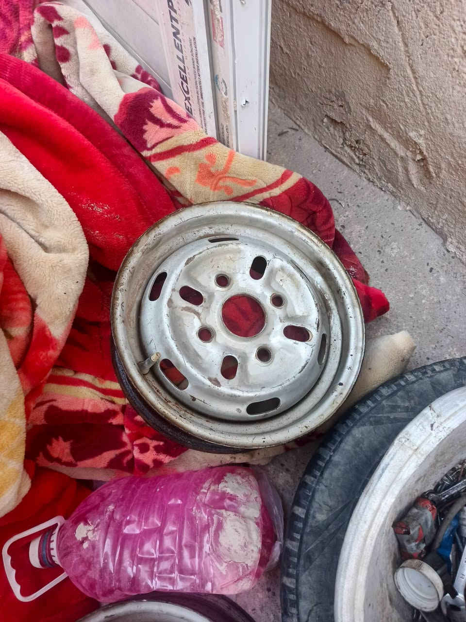 السلام عليكم
 غراض للبيع ويل جمره الاصلي الي يجي وياهة النفخ  سعره 25 وبي مجال 
 المحجر مال جمره سعره  75 وبي مجال 
المصطبات مال امتيار سعرهن 20 وبيهن مجال 
مكاني نجف شارع كربلاء عامود 130 بل زركه 
الرقم ***********
