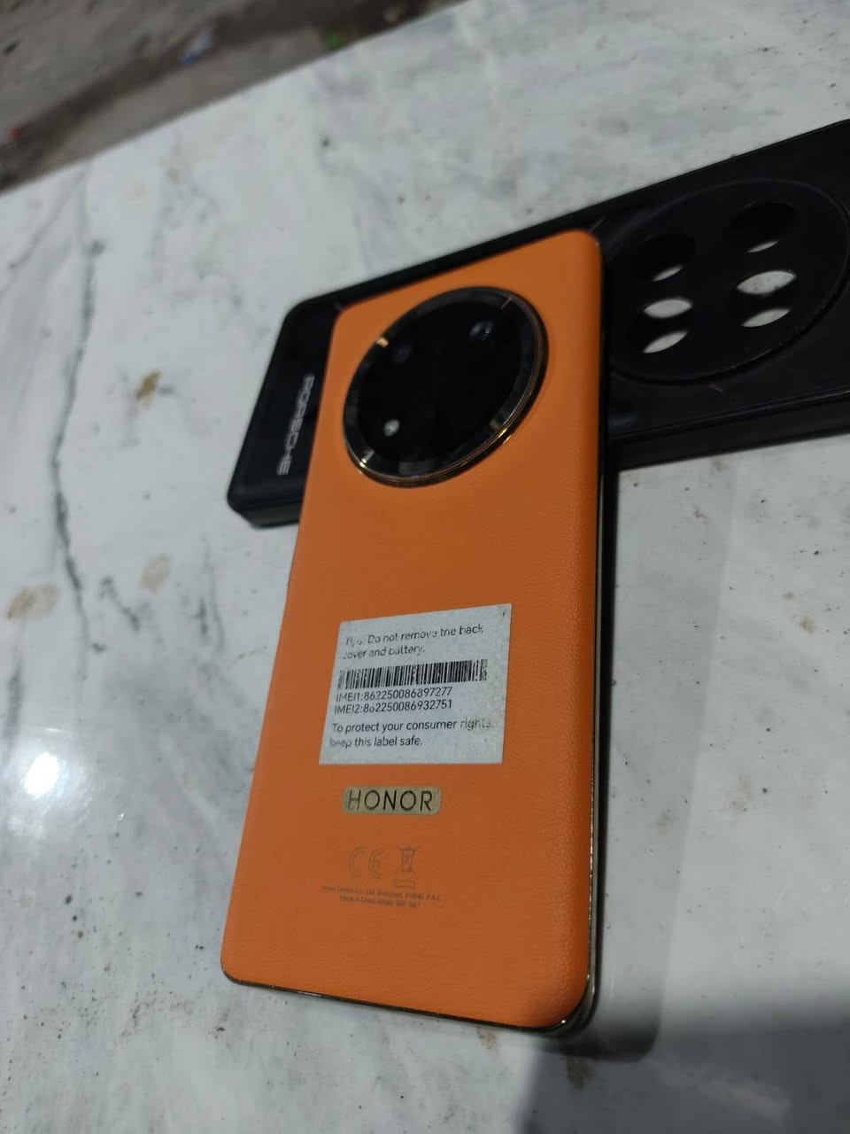 السلام عليكم.  Honor x9c
هونر اكس 9 سي 5g
جهاز غني عن التعريف
الكاميرا :خلفية بدقة 108 ميجابكسل
البطارية :سعة كبيرة تبلغ 6600 مللي أمبير
الشاحنه 66W + كيبل
ذاكرة 256  رام (8 +8=16)الجهاز شرط مو مفتوح 
الجهاز هيل نضيف السعر من الهير قفلو 350بدون معامله المو شراي لا يراسلني التواصل عل  رقم الهاتف كورك ***********اسيا ***********
