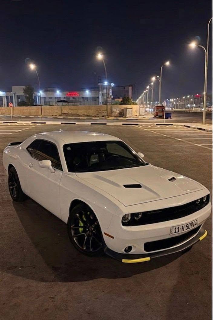 دوج تشالنجر ٢٠١٨ للبيع
مواصفات sxt Black top
تشغيل عن بعدRemote Engine Sta
دخول ذكي وبصمه تشغيل Smart Key with Keyless Entry
شاشه كار بلي Apple CarPlay
نظام اي بي اس مع نظام مانع انزلاقABS (Anti-lock Braking System) & Traction Control
مثبت سرعهCruise Control
وبعد بيها هواي مواصفات مكينه 3.6L كير 8 سرع سياره داخله كلين انه ضربتها بالعراق نعوجن فقط مكان البراغي الي تنشد عليها البدنه مال الدعاميه سياره نضيفه ونصبتها حلوه بيها بارد بالجاملق الخلفي والدعاميه الاماميه يرادلها صبغ الباقي كله جاهز رقم بغداد بأسمي تحويل مباشر مكان السياره بصره للاستفسار اكثر ***********السعر خاص
