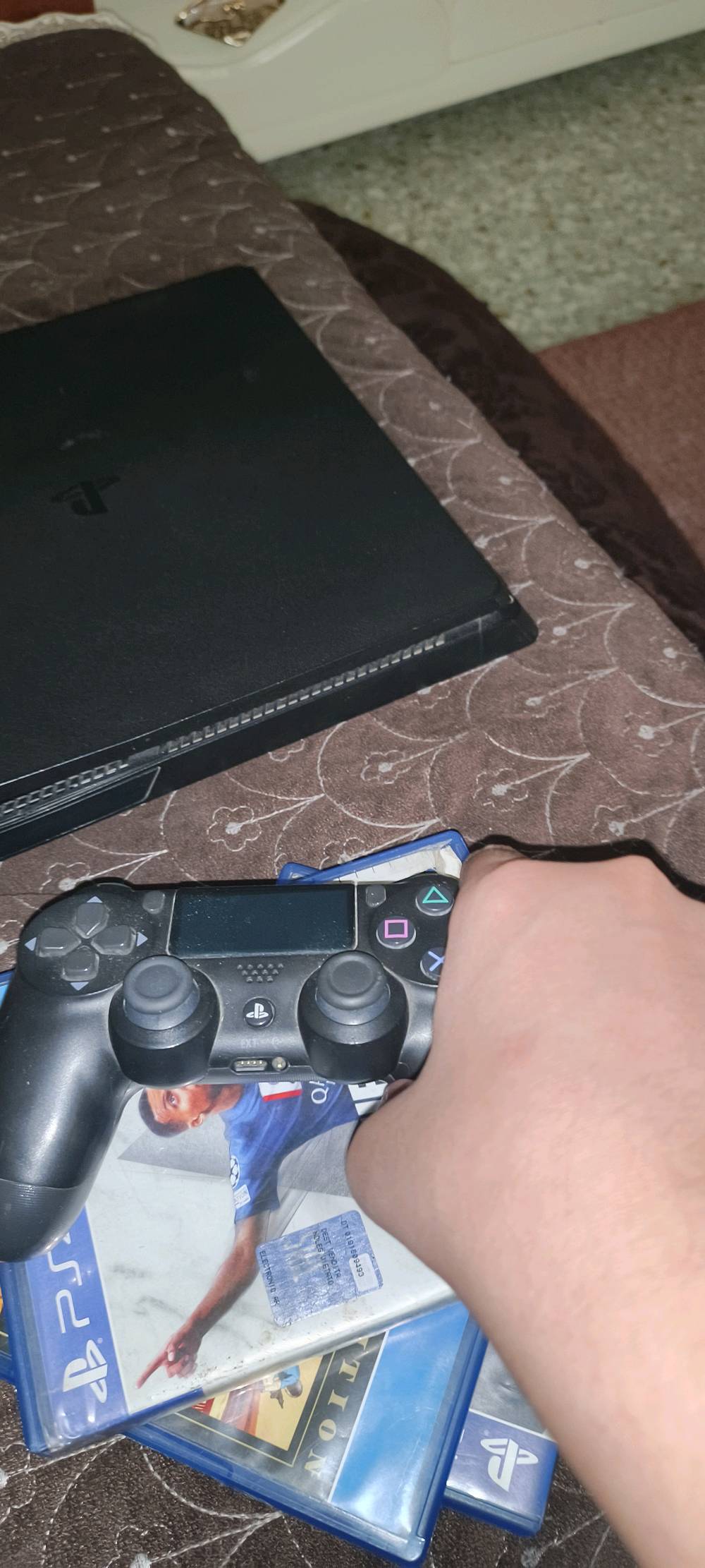 بلي فور سلم اونلاين لوك ستيكر نضيف. حجم نص تيرا جوستك الاصليه وجوستك ثانيه تجارية. يجي وياه اقراص 3 وكبل LAN