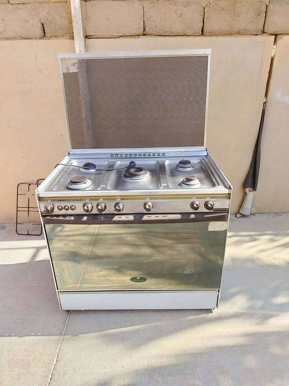 السلام عليكم
للبيع طباخ كريازي نظيف جاهز وشغال مابي نقص غراض كامل المكان عانه السعر 300 وبي مجال ***********
