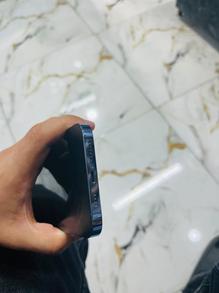 السلام عليكم جهاز أيفون ١٣ برو ماكس للبيع نضيف جدا أمريكي بطارية ٩٤ السعر ٧٢٥ وبي مجال العنوان بغداد الرشاد رقم ***********
