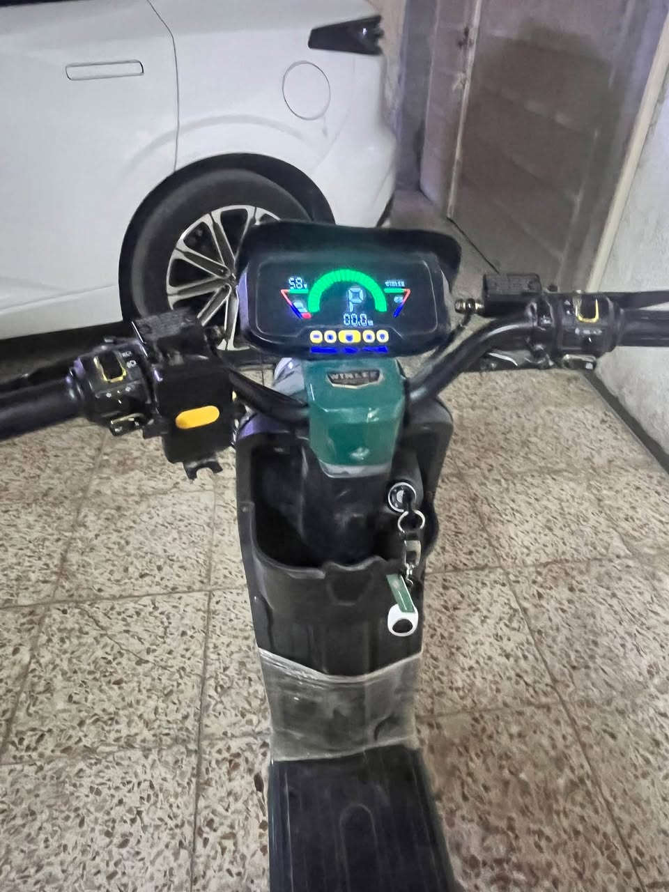 سلام عليكم  دراجه للبيع أر تسعه جديده مكفوله صار اله شهر من اشتريتها سعر ٧٠٠وبيها مجال جاهزه كل ملحقاتها ماشيه قليل تمشيك ٥٠كيلو بالشحن الوحده سرعته ٦٠بس بل عداد تطلع١٠٩ الدراجه حلوه ومرتبه لون اخضر علا زيتوني ***********واتساب فقط الدراجه 2026ول بطاريات 2026جديده
