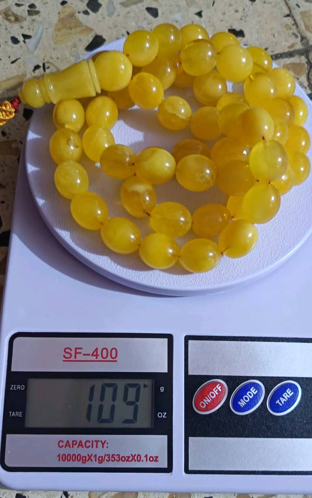 سبحه كهرب بولندي حر طبيعي اصلي بلذمه شرط الفحص السبحة خشنه وزن 109 غرام ععد الحبات 53  شراي يجي خاص