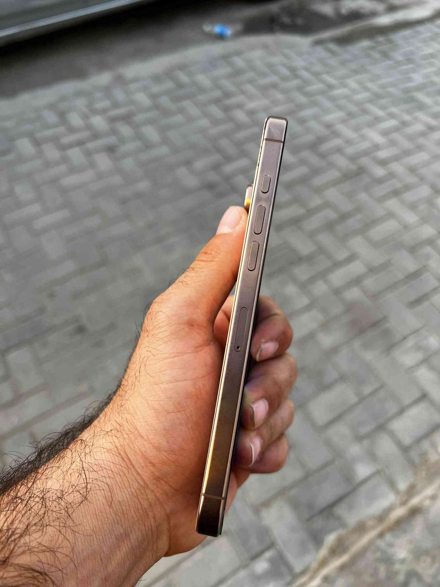 السلام عليكم ايفون 16 برو ماكس ذاكره 256 شرق اوسط مبدل شاشه وبطاريه وظهر وكاله وبي فطر صغير جوه مصوره كلش صغير الجهاز كله شغال بصمه وجه فيس ايدي كله شغال 
السعر 750 الف
المكان بغداد الشعب 
الشراي يتصل بلرقم ***********

نص مكتوب في الصور:
- ٧:٤٥ القطع والخدمة تجمع Apple سجل تاريخ القطع والخدمة، وهذا السجل يعرض معلومات عن هذا الـ iPhone وحالته وتفاصيل إصلاحه. معرفة المزيد... سجل تاريخ الخدمة البطارية غير معروف الشاشة غير معروف