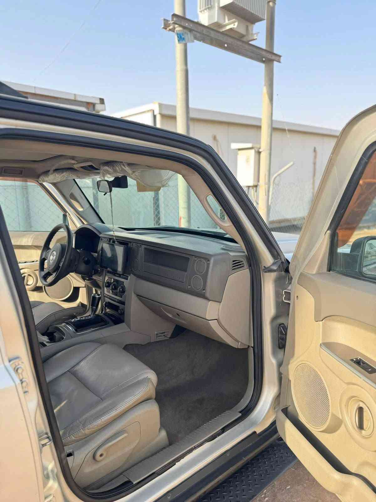 السلام عليكم جيب كومندر 2007 فول مواصفات6سلندر 3700 جاهزة مكينة كير تخم تأير ما عدةالاكسل رقم بغداد بسمي موجودة بالبصرة *********** السعر 105بيهة مجال للشراي
