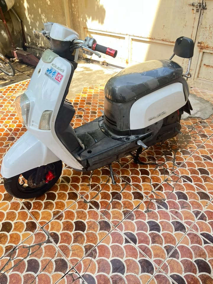 بوليس  نظيفه جدا
مكينه مفتوحة  ناعمة 
كابريتر 
سلف جديد 
باتري نص عمر 
مراوس بكير عادي اكون نظيفه سعره 450  وبيه مجال ***********
