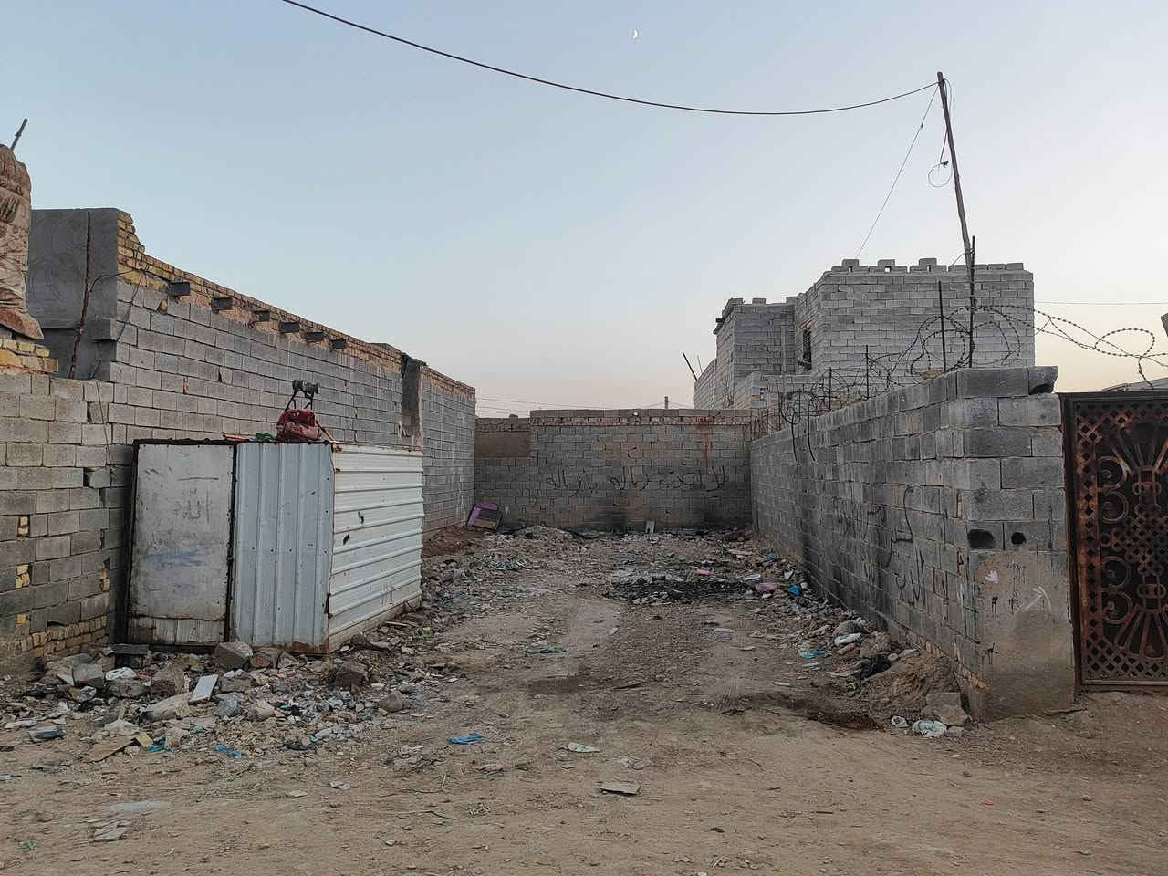 قطعة ارض زراعي للبيع المساحة الكليه 140 متر مربع في ميسان منطقة الزيوت النباتية متوفر جميع الخدمات من ماء ومجاري وكهرباء الاستفسار الاتصال ع الرقم ***********
