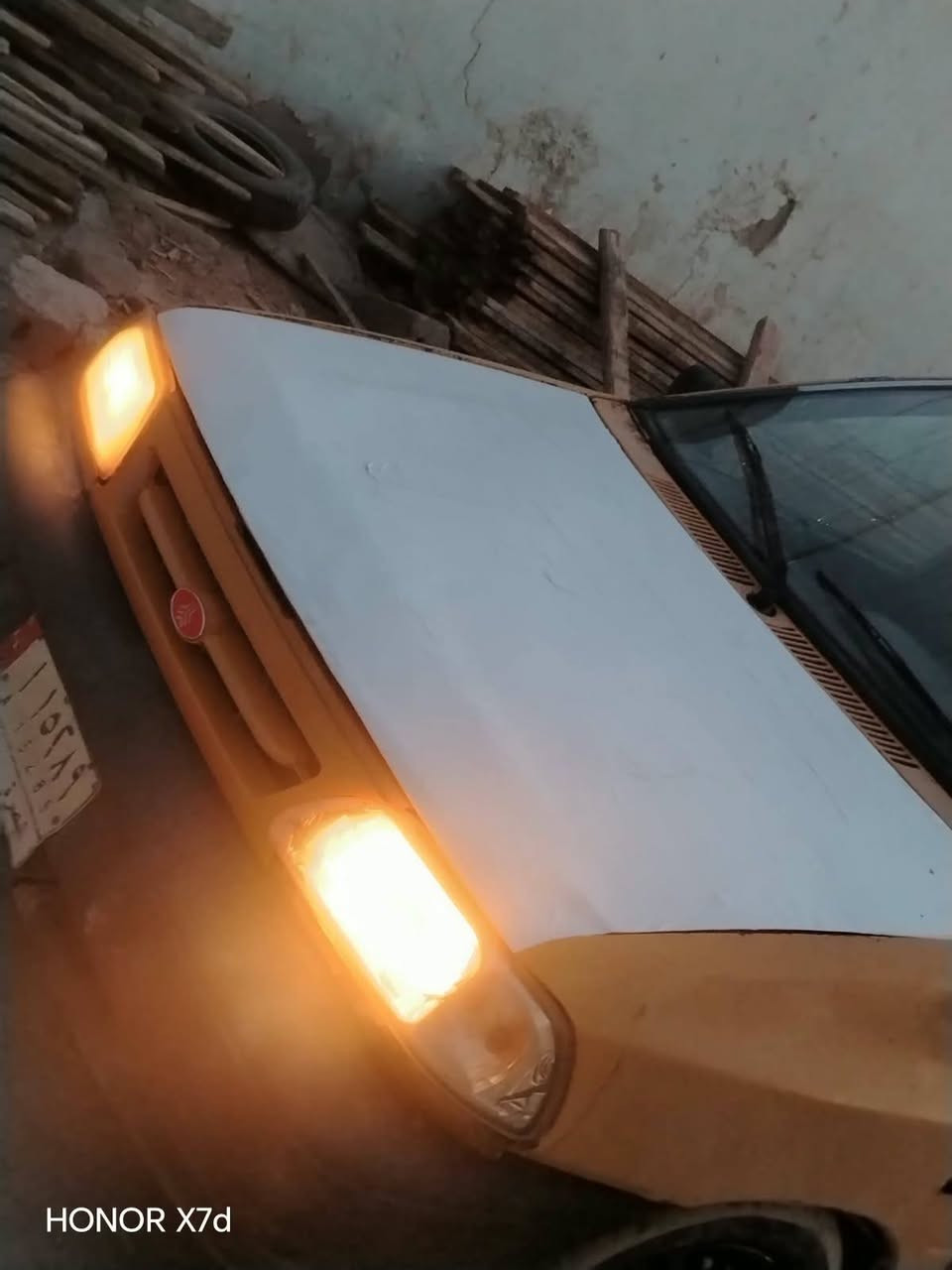 سلام عليكم 
بيع مستعجل سايبه موديل 2011رقم بصره سياره اصوليه وكاله بسمنه سعر 8 اوراق وبيها مجال ***********

نص مكتوب في الصور:
- HONOR X7d