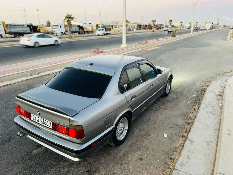 للبيع BMW 525i
حجم 525i اصل
صبغ جماليه بدون ضربه ومعجون شرط 
 موديل 92

 محرك مسكر فانوس

 كير اوتماتيك

كير ومحرك شرط

 تحويل مباشر

 بجم عريض 

 تخم تاير جديد

 حداديه جديده 

 تبريد شغال ثلج ❄️ 

اربع سماعات ودمام 
غرفه جديده 

بطاين 4 جديد

 كهربائيات مكفوله كلها شغاله

 كشنات مخمل 

 السياره مال جناي  شرط احلى من الصور

مكان السياره تكريت 

السعر 65 وبيه مجال

للستفسار ***********
