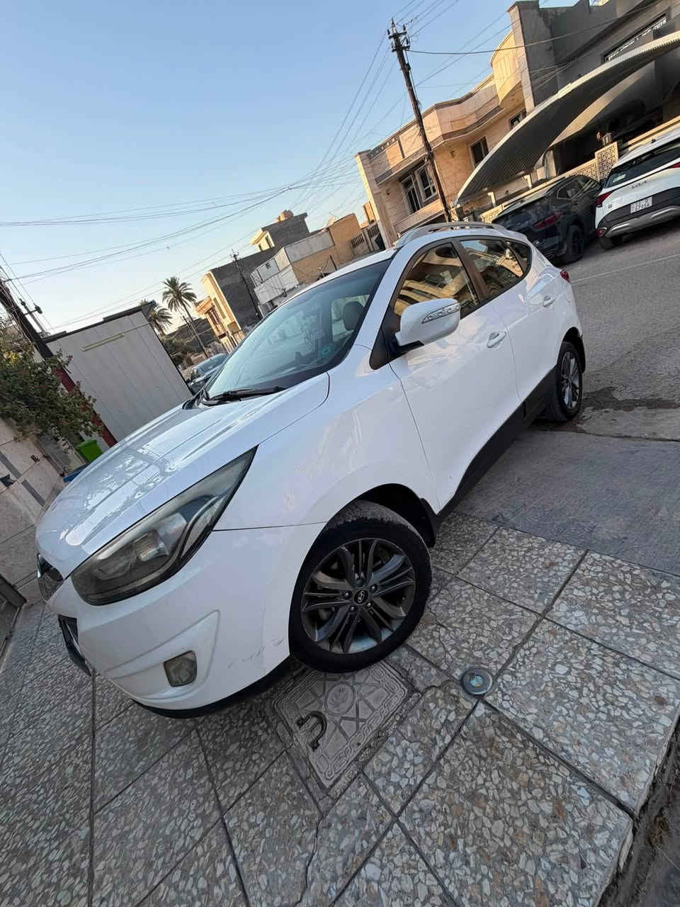 بسعر مناسب 
توسان ٢٠١٦ خليجي 
بابين وجاملغ صبغ اثر تكشير 
ماشيه ١٤٠ 
مكينة كير كفاله 
السعر ١٣٢ $
*********** 
بغداد عامرية
