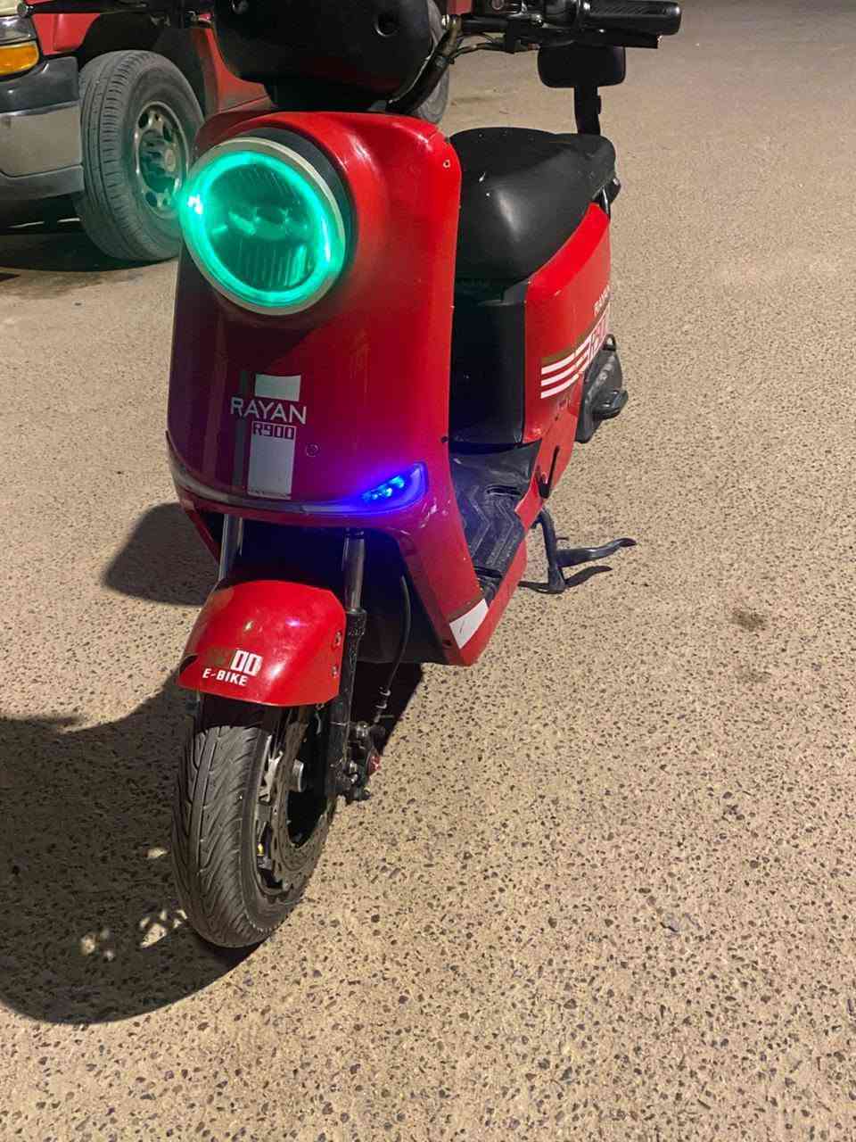 سلام عليكم R900
بطاريات هستوه شادهن 2026 صرفيه شحن انسه 32 امبير
نضام بك R
سويج واحد وياها 
دراجه كفراته تعبانه فقط 
ملف بطاريات عقل سرعه كلهن اكفلهن دراجه نشطه
سعر 425 وبيه مجال قليل حك الجيه 
***********
