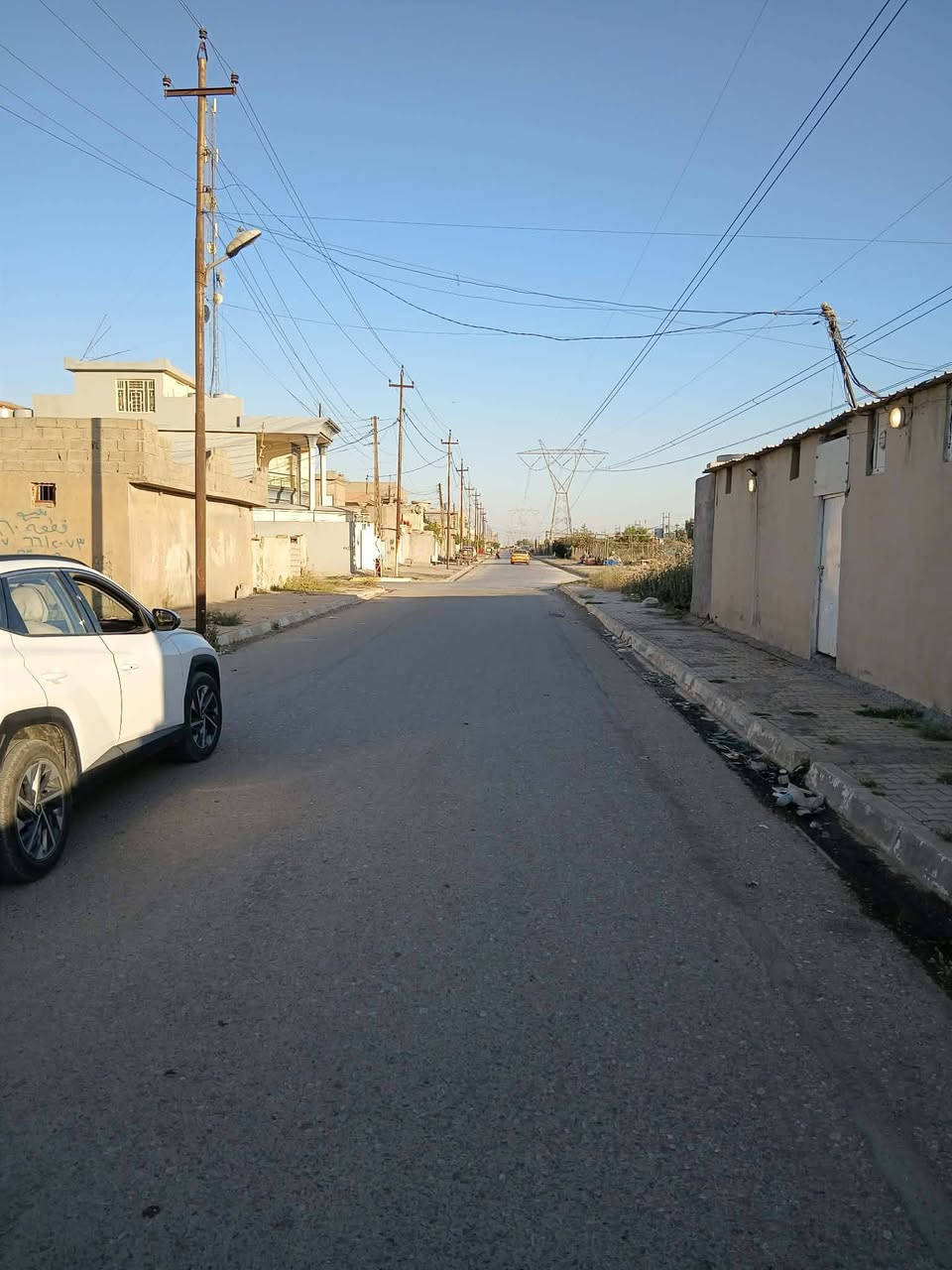 قطعة للبيع طابو 

الموقع / حي العسكري خلف حديقة يلدز 

المساحة / 160 متر الواجهة 8 عمق 20 ركن 

للاستفسار اكثر مراجعة مكتب الرحمن للعقار قرب جامع الشهداء مقابل مدرسة صدى العراق الابتدائيه 

او الاتصال على الرقم 

***********
