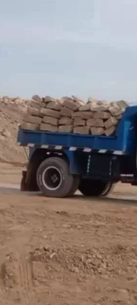 السلام عليكم يتوفر حجر حلان شرط الكميه والمتانه سعر مناسب اتصل ***********///***********
