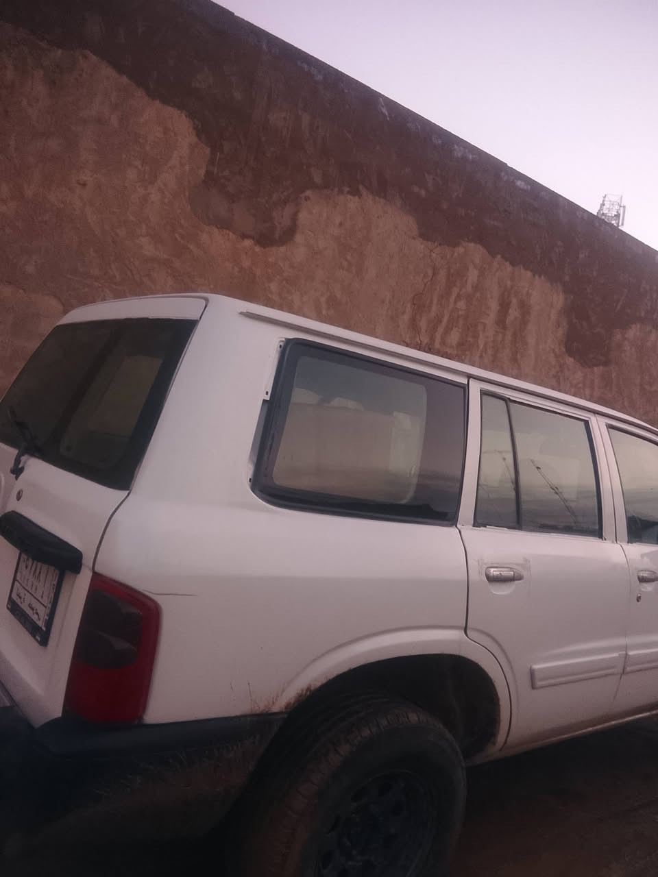 نيسان باترول موديل 2000 رقم بصره مشروع وطني للبيع السعر 65وبيه مجال للشراي كير عادي مكينه نضيفه كابريته بلاد ماملعوب بيه ***********
