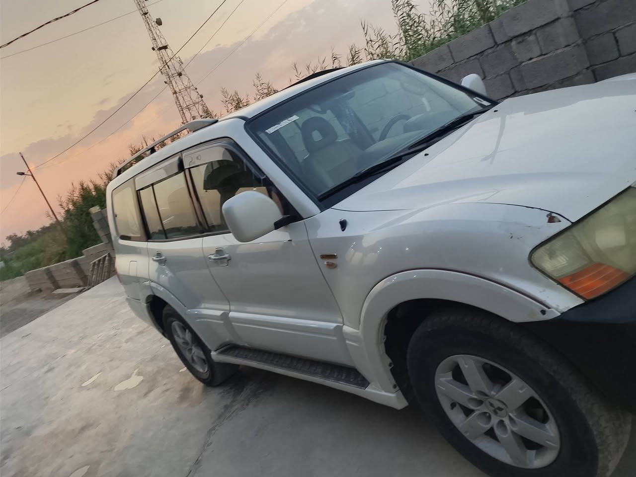السلام عليكم باجيرو للبيع موديل 2006 سياره بلاديه سنويه 29 العنوان جسر ديالى الجديد***********/***********
