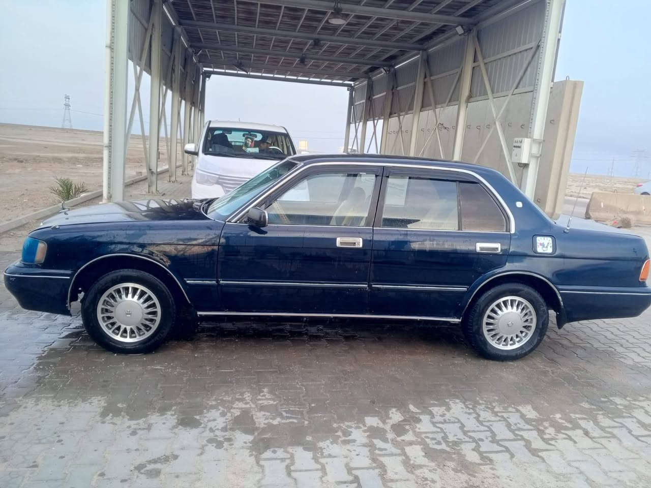السلام عليكم ارنب يسره بلاد مديل 1993جاهزه مكينه 2500 كير تمام السعر65وبيه مجال الشراي مكان البصره  سنويه 2031 الرقم ***********
