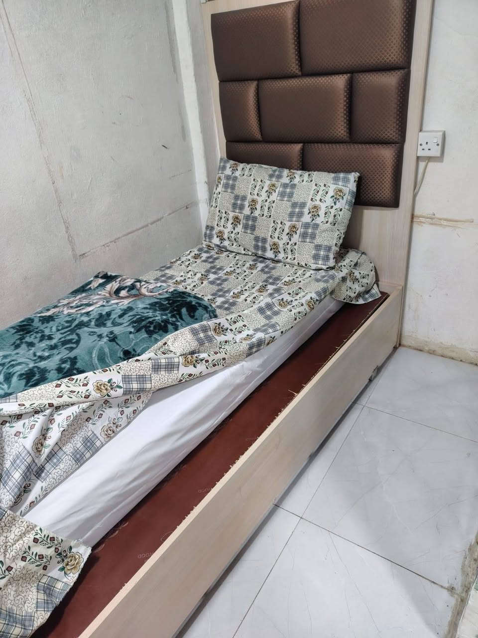 سلام عليكم سرير عدد ٣ للاتصال ***********
