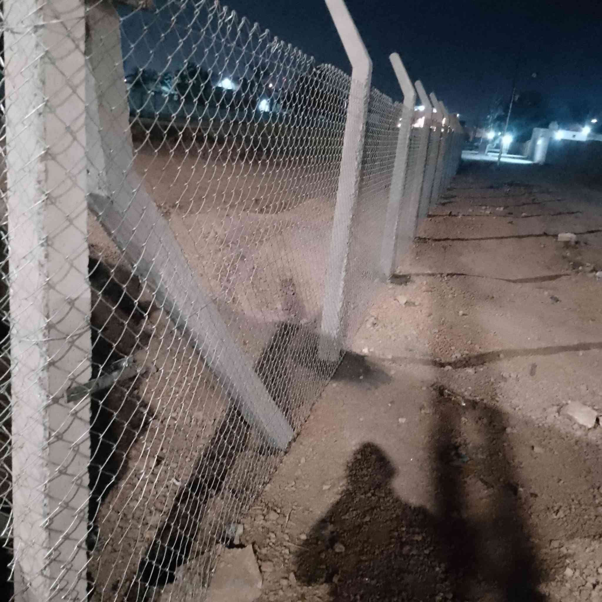 شقل بريارسي  وعشبي مال حدايه شقل مال مهندس ويريد شتقل يخبر عل هذا رقم ***********وهذ شقل

نص مكتوب في الصور:
- ٨:٠٨ K/S ٤G ٨٢ ٩:٤١ م رداد الزلم احمد جواد ذكر التأثيرات نص الملصقات موسيقى الأصدقاء مشاركة