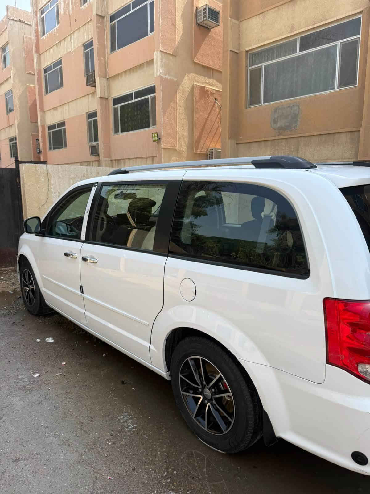 دوج كرفان مديل 2015
مكينه 3600
محور غاز  (انسه صرف البانزين ) 
رقم بغداد سياره بأسمي 
السعر 150$ بي مجال 
بغداد زعفرانيه ***********
