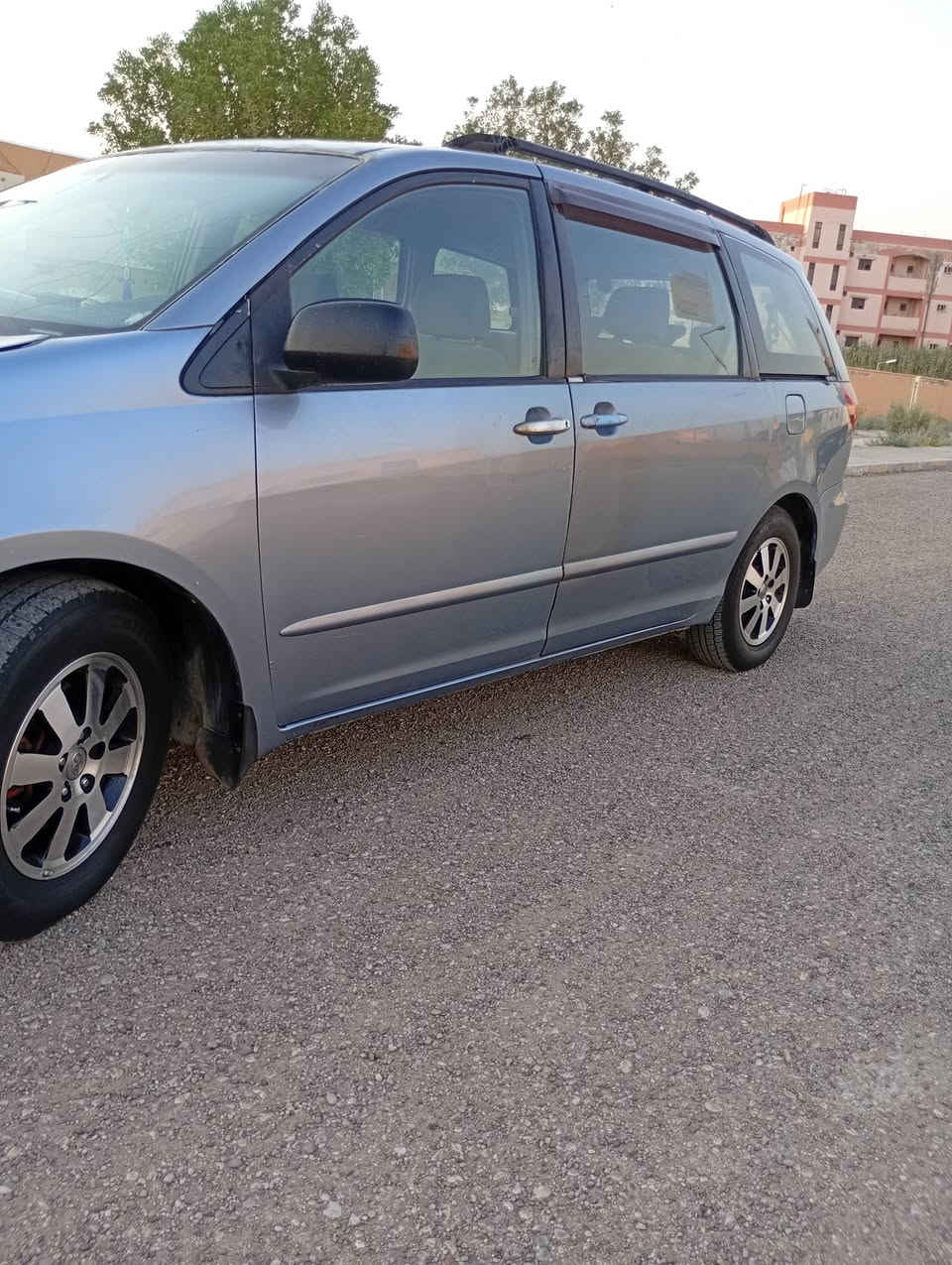 سلام عليكم سينا موديل 2008 للبيع رقم بصرة تحويل ثاني يوم مصبوغة عام محرك توني شادلهة بل الكارتون تبريد ثلج ربع ما تصرف عليها تخم تاير حدادية كل جديد ب70 وبيها مجال مراوس حسب القناعه اتصل ودلل ***********

