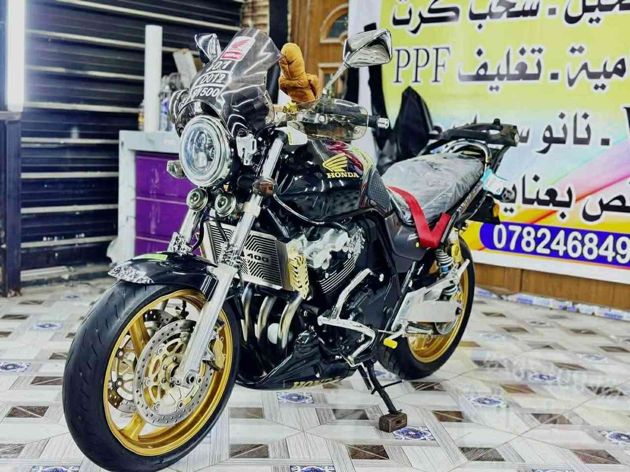 السلام عليكم.
للبيع
دراجة هوندآ Cb400
جيل ثالث
سكيورتي. 
وضع شركه كير ومحرك كفاله.
مكانها الانبار الخالديه
للٌاستفسار ***********
