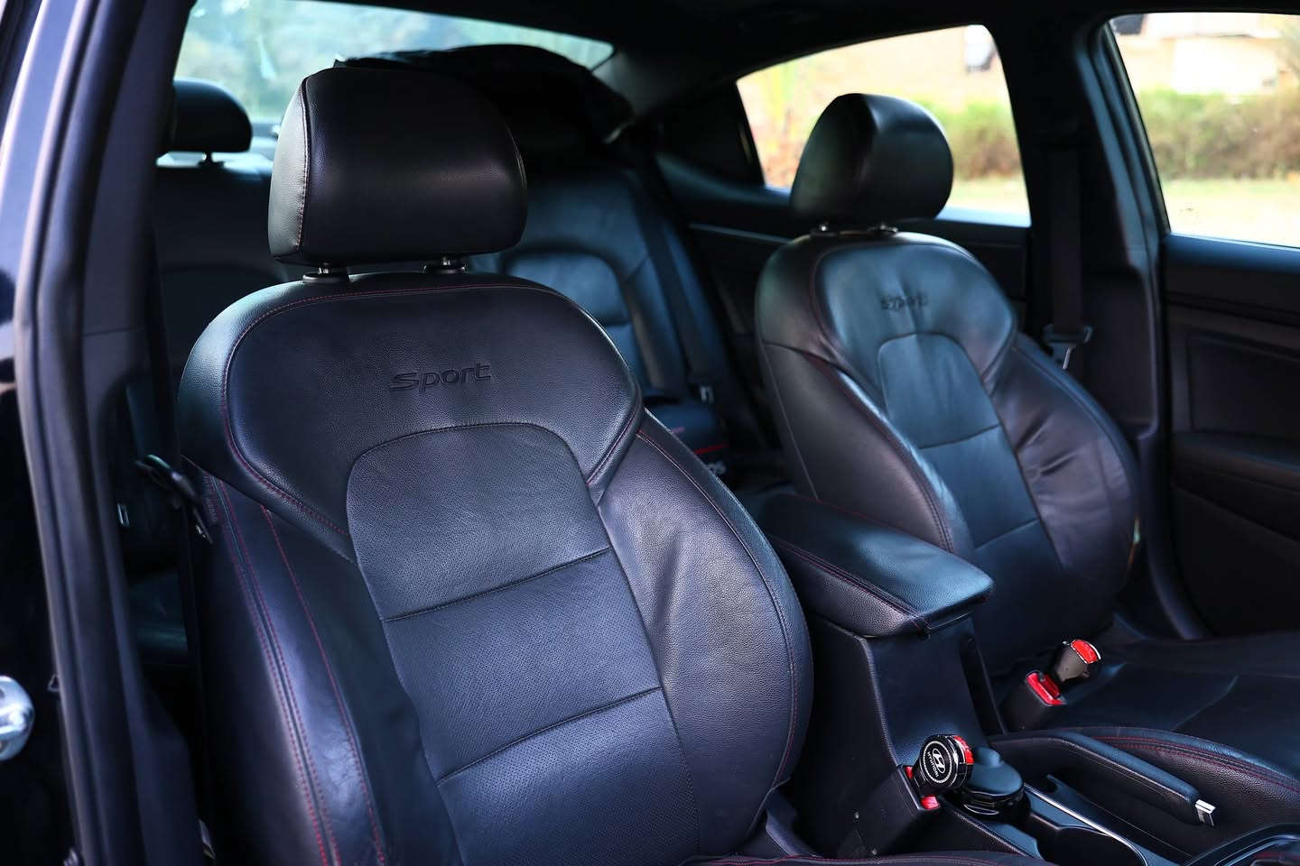 💰 السعر: 115 ورقة وبيها مجال للجادين
🚘 هيونداي النترا سبورت موديل 2018 فول مواصفات 

🖤 اللون: أسود

 🇺🇸 وارد أمريكي

 🔢 رقم الشاصي:

KMHDO4LB2JU527908

🚘 رقم بغداد الدولي

 📋 الهزّة والسنوية جديدة 

🛣️ ماشية : 91,178 ميل وقابل للزيادة

🔥 المحرك: 1.6 تيربو GDI

 💪 القوة: 201 حصان تقريباً

 ⚙️ كير 7 سرعات دبل كلج DCT

⭐ أبرز المواصفات:

• بصمة تشغيل

 • وضعيات قيادة: عادي وسبورت

 • كشنات جلد بخياطة حمراء ومختمة Sport

 • تدفئة الكشنات الأمامية

 • ويل كب سبورت 18 إنچ بلادي

 • عجلة قيادة سبورت على شكل حرف D

 • تحكم استيرين جهتين 

 • شفتات سرعة خلف عجلة القيادة

 • فتحة سقف كهربائية

 • شاشة لمس تدعم:

• Apple CarPlay وAndroid Auto

• Bluetooth + USB + AUX

• كاميرا خلفية

 • نظام صوت Infinity Premium بـ 8 سماعات مع سَب ووفر

 • نظام مراقبة النقطة العمياء

 • تنبيه حركة السيارات الخلفية

 • إضاءة ترحيبية بمسكات الأبواب

وغيرها من مواصفات إلنترا سبورت 2018..

⚠️ حادث السيارة

السيارة بيها 3 قطع + بارد

والتفاصيل موضحة أدناه بكل وضوح

🇺🇸 حادث أمريكا:

 

وكما موضح بالصور الأصلية:

• باب السايق مبدل

 • جاملغ أمامي جهة السايق مبدل

 • بدون إيرباكات

🔗 باقي صور حادث أمريكا: https://poctra.com/2018-HYUNDAI-ELANTRA-SPORT/id-C2XN41QSQ7tDuXNy/DALLAS-TX/Photos

🇮🇶 وبالنسبة للضربة بالعراق:

 حسب السونار:

• الجاملغ الخلفي جهة السايق: معجون + صبغ

 • الجاملغ الأمامي جهة الراكب: بارد فقط، وغير مذكور بالسونار

💰 السعر: 115 ورقة وبيها مجال إن شاء الله للطيبين والجادين.

📍 مكان السيارة: بغداد – مدينة الشعلة

📞 للتواصل: ***********

رقم صاحب السيارة (اتصال + واتساب)
