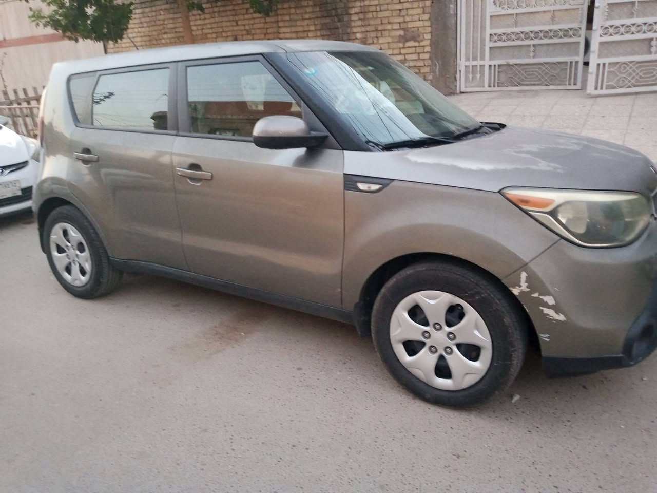 رقم ***********
السلام عليكم كيا صول موديل 14 وارد امريكي بيها صبغ جاملغ وبابين نفس الي بالسونار موجود بالصور محرك 1600  جديد قبل شهرين خليته كير محرك مكفوله تخم تأير جديد باتري جديد تبريد شغال السياره باسمي رقم بغداد الجديد القمارة والبنيد جاردة السعر 93$ بيها مجال

نص مكتوب في الصور:
- صول ٢٠١٤ $115 مراسلة البائع إرسال مرحبًا، هل هذا العنصر متوفر؟ حفظ مشاركة إرسال عرض التنبيهات الوصف سلام عليكم المشاركة بصاحب اتقائية تعديل المهملات hidden information