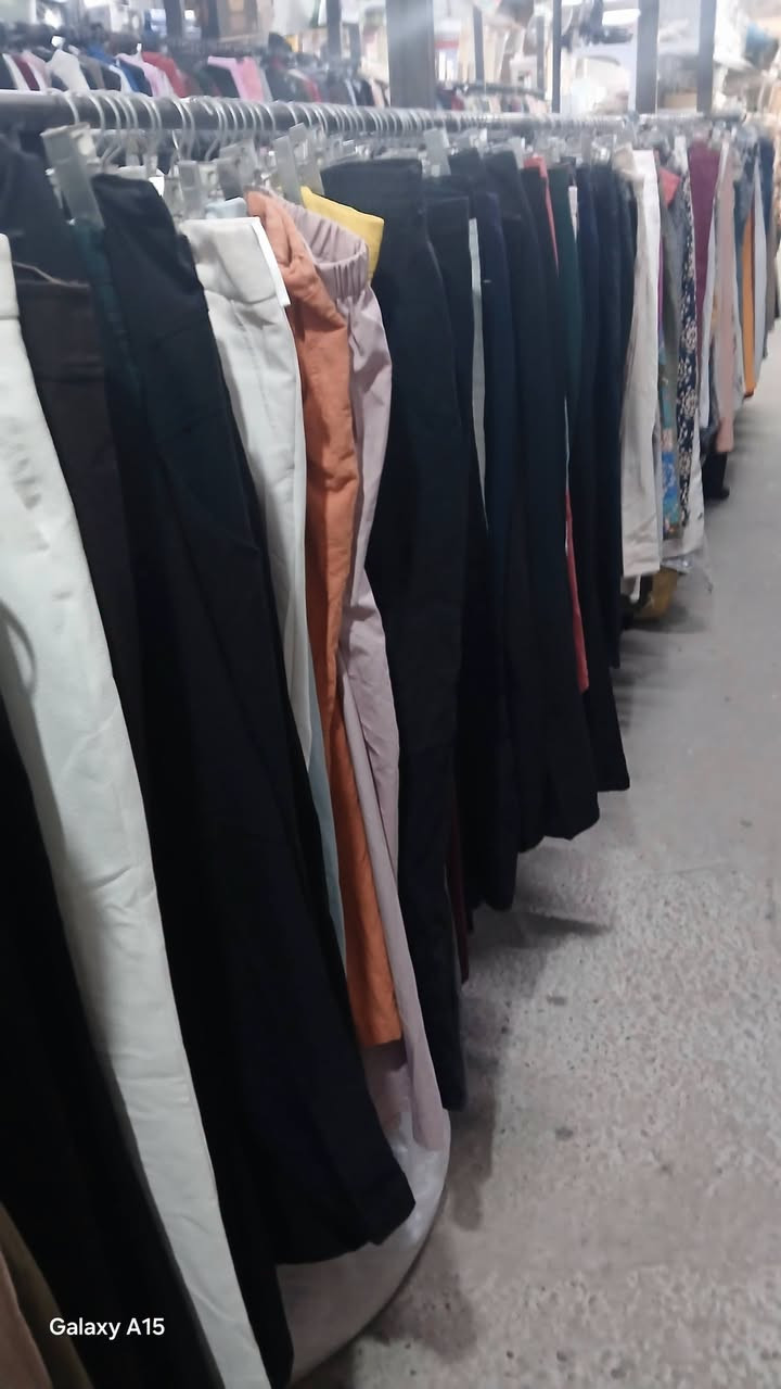 بسم الله وعلى بركة الله 
تخفيضات نااااريه 😍 
قميص مدارس سعر القطعه بالف 
صدريه بناتي سعر القطعه ب٢
جنط مدرسيه سعر القطعه ب٥ 
احذيه بناتي وولادي سعر القطعه ب٥ 
كالون بناتي سعر القطعه ب٢٥٠ 
كيلوت نسائي سعر القطعه ب ٢
سلبر نسائي سعر القطعه ب٣ 
العنوان فلوجه حي الضباط شارع المستشفى مجاور دكتوره محاسن 
اسم المحل مجمع الأخوين للتبضع المنزلي متواجدين لساعه ١٢ليلا

نص مكتوب في الصور:
- Galaxy A15