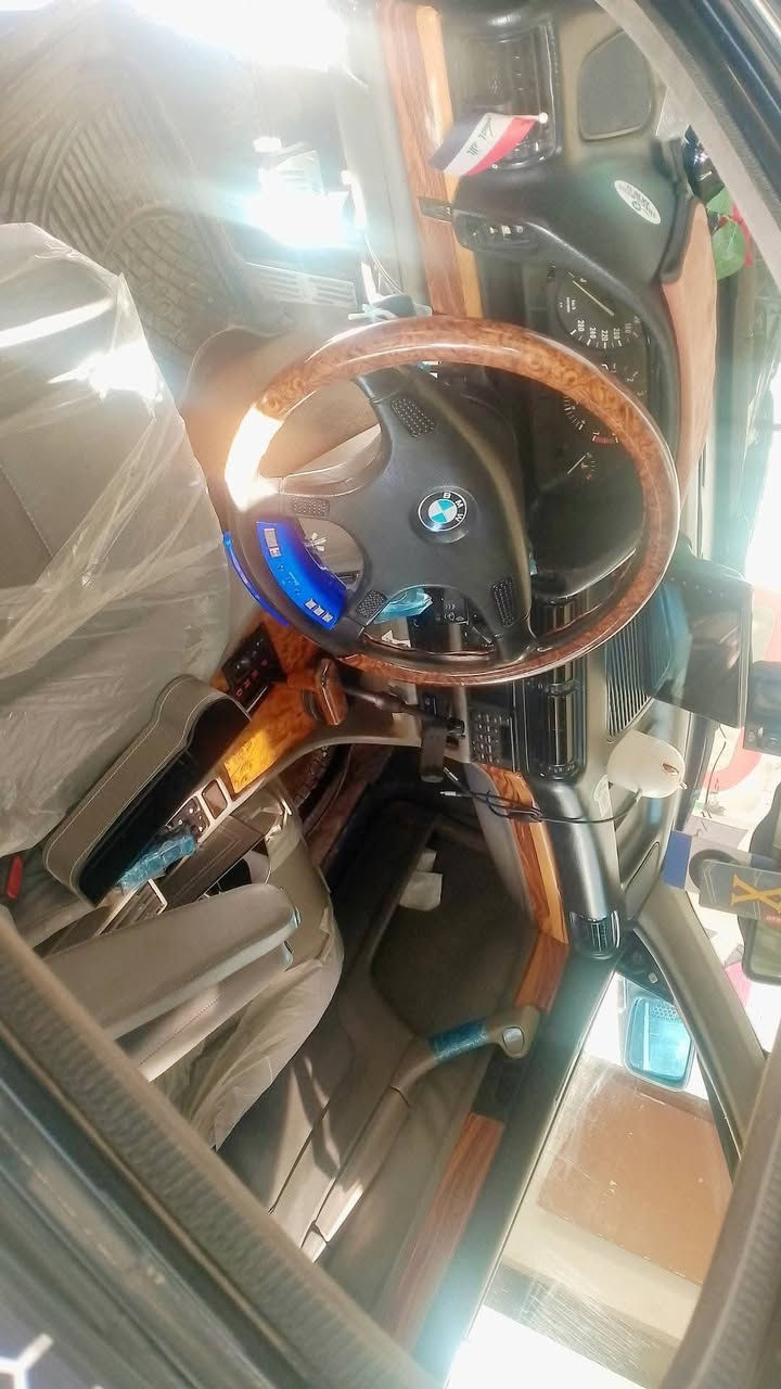 BMW 735  مراوسه        بسياره توماتيك حسب القناعه  فول بدون سلايت تحكمات كهربائيات تبريد تدفئه تشغيل عن بعد  كله شغال السياره بسمي كوبون بانزين
.
 اي استفسار راسلني واتس اب مفتوح  ...***********
