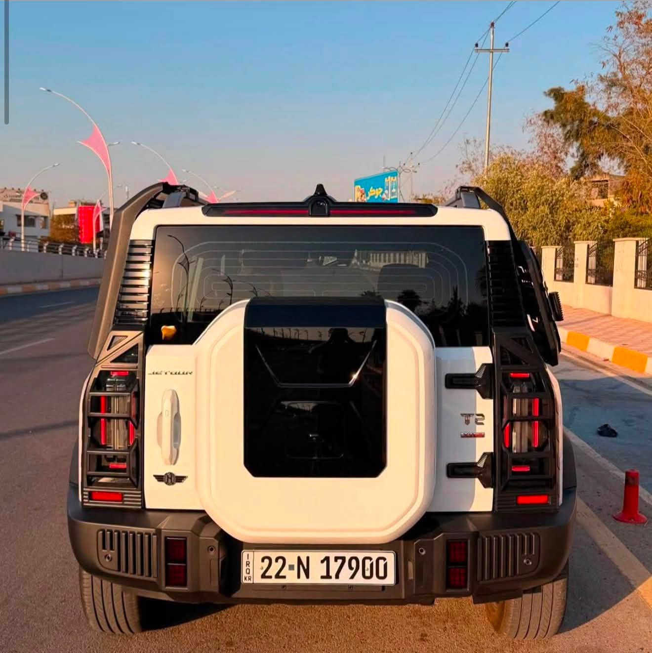 T2LUXURY جيتور
الموديل: 2025
المحرك: محرك 2.0 لتر تيربو 4 سلندر حقن مباشر القوة: 254 حصان
عزم الدوارن : 390 نيوتن-م.
ناقل الحركة: 7DCT - أوتوماتيكي
استهلاك الوقود الشامل 8.83 لتر لكل 100 كم
BorgWarner متطور من AWD نظام الدفع : دفع رباعي
الضمان الأساسي: 6 سنوات وعداد كم مفتوح ضمان المحرك: 10 سنوات او 1,000,000 كم
:مواصفات السلامة
• كاميرات محيطية 540 درجة
• رادار تفاعلي
• نظام التحذير من التصادم الأمامي والخلفي
• نظام تحذير مغادرة المسرب
• نظام المساعدة للبقاء في المسرب
• نظام القيادة شبه الذاتية
• نظام مراقبة النقطة العمياء
• نظام الكبح التلقائي في حالة الطوارئ
• حساسات اصطفاف أمامية وخلفية
• نظام الفرامل اليديوية الأوتوماتيكي (Autohold)
• ماسحات الزجاج الامامي مع حساس تلقائي للمطر
• 6 وسائد هوائية امامية وجانبية عدد
• نظام المكابح المانعة للانغلاق ABS
• نظام التحكم بالثبات ESC
• نظام التحكم بنزول المنحدرات
• نظام مساعد لصعود المرتفعات
المواصفات الداخلية والخارجية:
• شاشة عرض ترفيهية قياس 15.6 إنش
• شاشة عرض معلومات القيادة قياس 10.25 إنش
• نظام ابل كاربلاي واندرويد اوتو
• نظام صوتي فاخر 12 سماعة نوع SONY
• نظام أوامر وتحكم صوتي
• فتحة سقف بانوراما
• مقصورة الركاب من الجلد الفاخر
• مقعد السائق والراكب تبريد
• مقعد السائق والراكب كهربائي
• مقعد السائق والراكب مزود بذاكرة لحفظ 3 وضعيات الجلوس

إنارة محيطية مع إضاءة ترحيبية
• نظام تقليل الضجيج داخل المقصورة النشط
• شاحن هاتف لاسلكي سريع
• الأضواء الأمامية والخلفية أوتوماتيكية ليد (LED)
• نظام التحكم الذكي بالإنارة العالية
• مرايا خارجية قابلة للطي كهربائياً
• ويل الالمنيوم قياس 20 إنش
• نظام الدخول الذكي (بصمة)
• قفل/فتح النوافذ والبانوراما بالبصمة
• مسند الذراع الوسطي مع ثلاجة
• باب الصندوق شفط وبصمة
• وضعيات قيادة متعددة للطرق الوعرة
• دوسات جانبية
• فلتر تنقية هواء N95
*********** 
السيارة فول كماليات ♦️
ممشى 5000كيلو متر فقط ‼️

