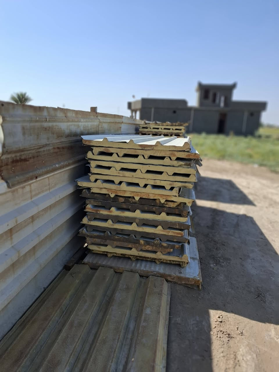 سندويج مستعمل للبيع نضافه ١٠٠% الطول ٢ و ٨٠ سم  العدد ٤٠ قطعه العنوان بابل الحمزه الغربي قرب معمل السكر الاستفسار الاتصال على *********** او ***********
