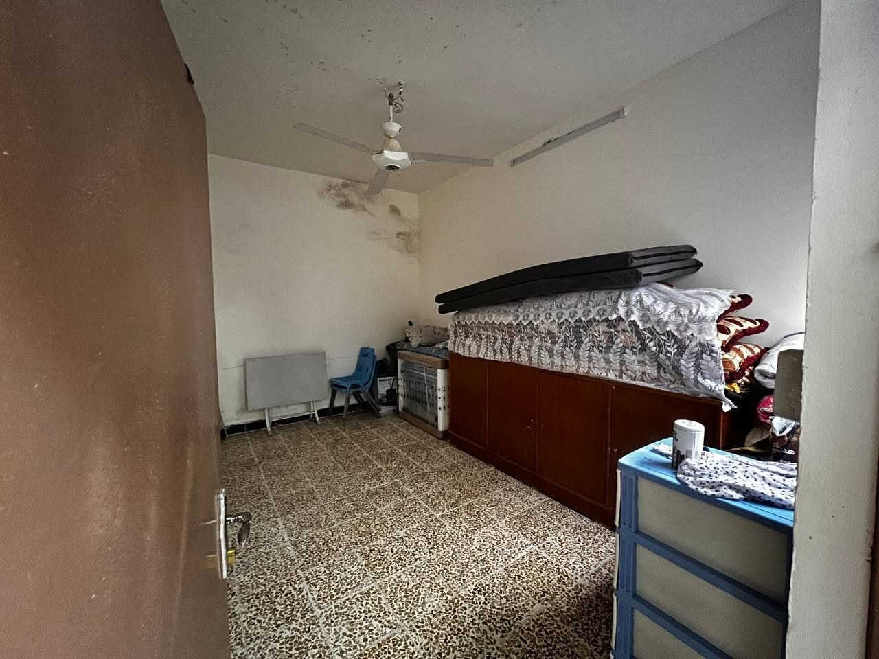 بلقوسيات يبعد فرعين عن
 المدرسه الصينيه
مساحه 280 متر 
كراج وحديقه بناء تقريبا 120 متر
مي 24 ساعه
كهرباء متوفره تبليط
كاشي وسيراميك وصبغ كله جديد 
يتكول البيت من غرفتين نوم
وهول داخلي واستقبال  وصحيات واكو ترك اثنين ومطبخ بسعر خاص او الاتصال على رقم تلفون
***********
