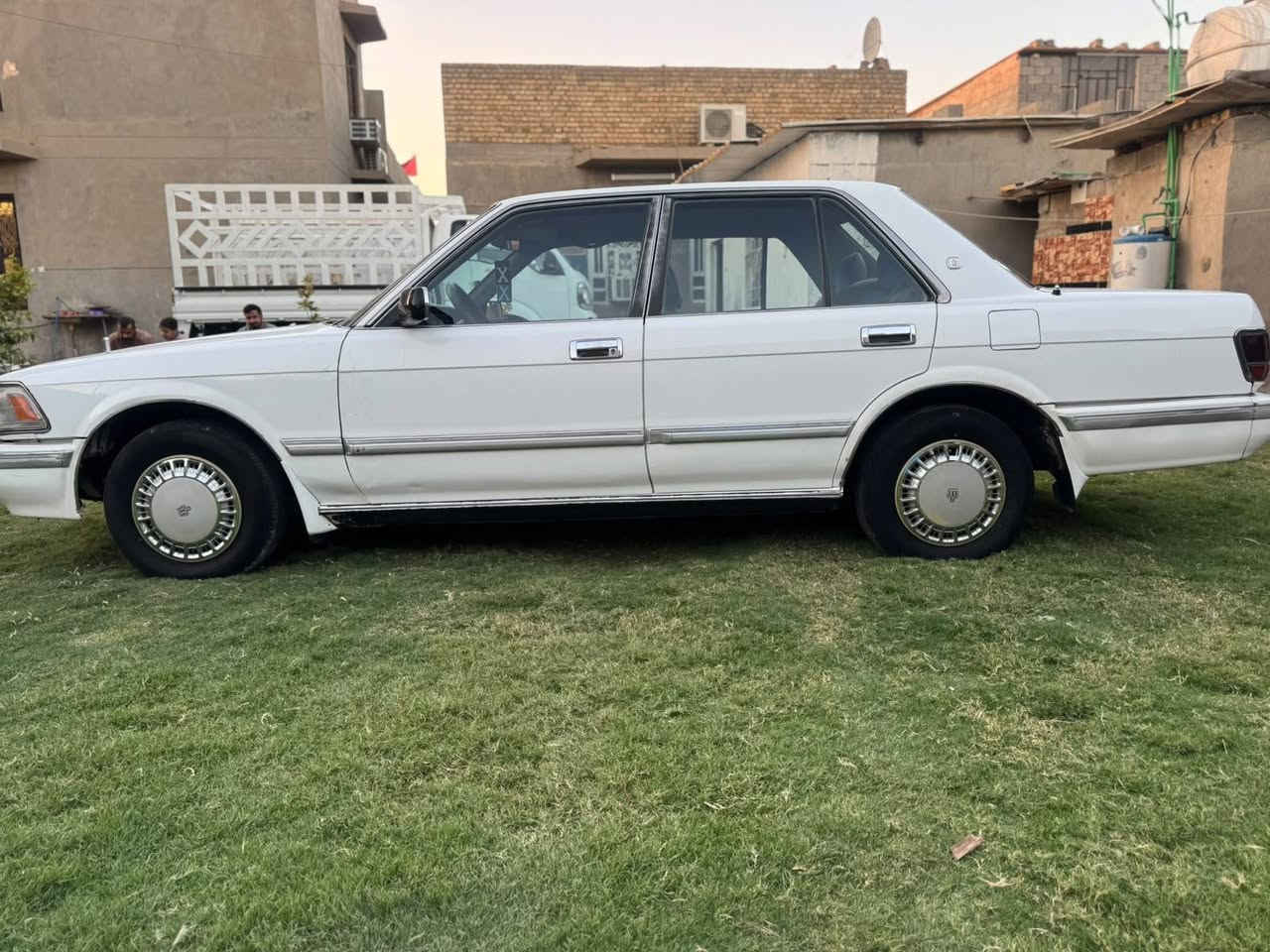 سلام عليكم سوبر سيدان 1990 مكفوله من الصبغ ونقل جثه و اصوليات رقم بغداد ب سمي محرك 
مكان بغداد سعر 80 ورقه و بيه مجال ***********
