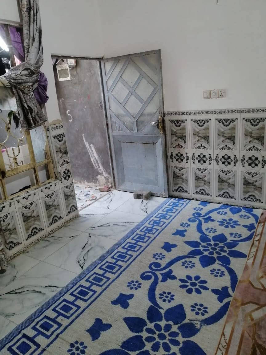 دار للبيع 50 متر غرفه وصاله وحمام ومكشوفه ومطبخ وطرمه وصحيات حي ميسان خلف سكله الكرعاوي السعر 15 ونص وبي مجال***********
