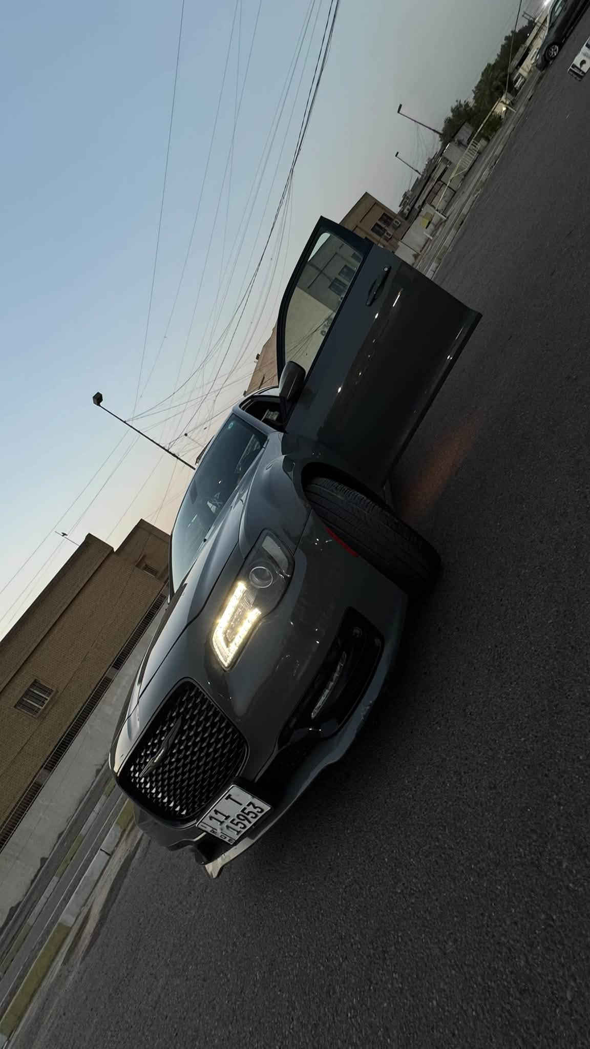 السلام عليكم كرايسلر S 2019 بدون فتحه أمريكي حادث بنيد و دعامية وبيهه بارد مثل مموضح با السونار موصفات معروفه
بصمه ابواب وتشغيل
شاشه
كامره
كشنات جلد حضن
كشنات كهرباء
شفتات ستيرن
لايت أسود
تشغيل عن بعد ويل ٢٠ أصلي
سياره جاهزه بدون آي نقص رقم بغداد 
مكان السياره شارع فلسطين

‭***********‬
