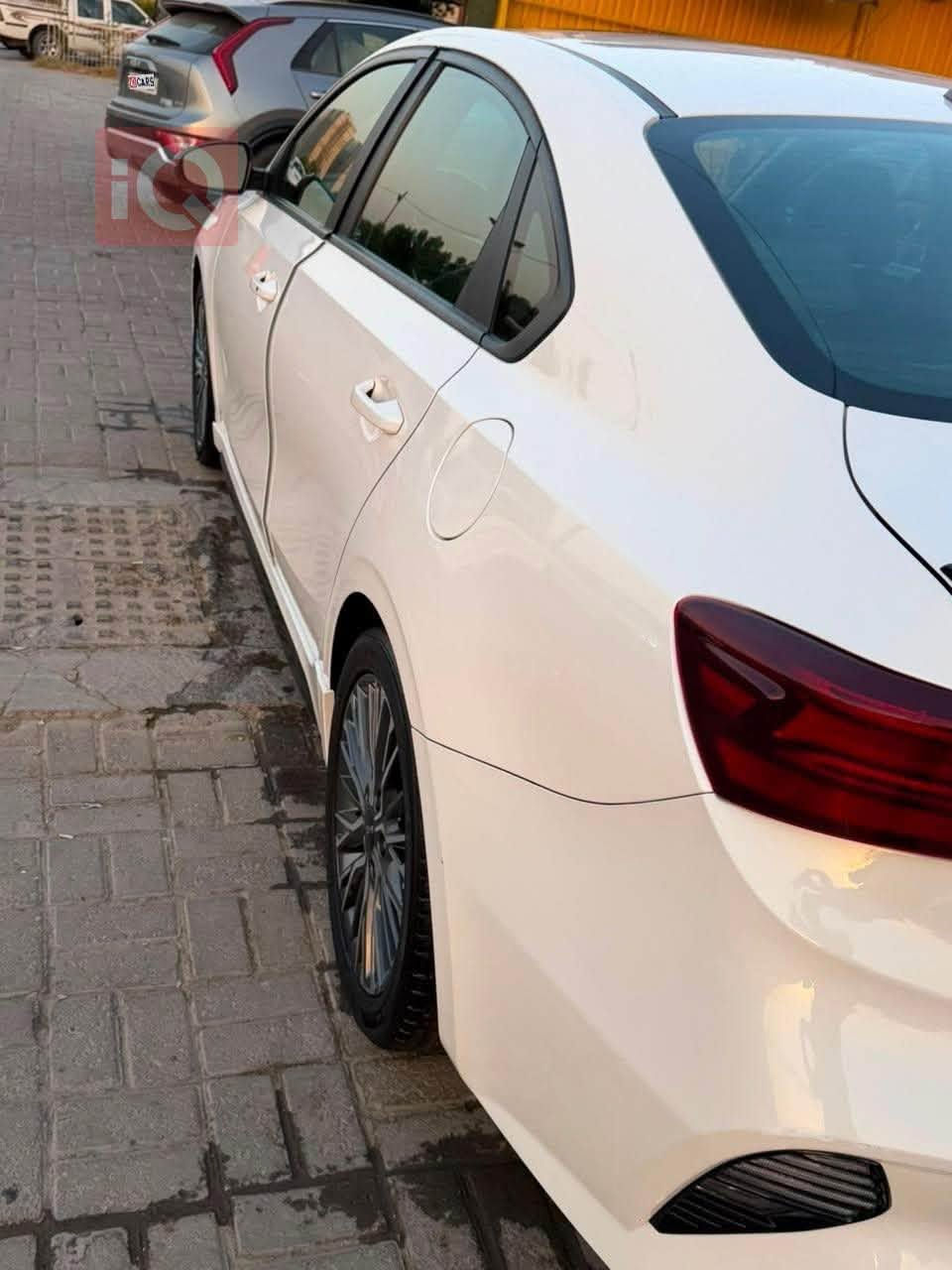 للبيع او مراوس بسياره عاليه حصراً
كيا فورتي GTLiNE وارد امريكي موديل 2024 بغداد
‎اللون ابيض 
‎عداد المسافه 34 كيلو. قابل للزياده
‎حادث باب خلف الراكب مبدل اصلي نفس اللون بدون صبغ وبدون دواخل 
‎ايرباك برده فقط 
‎المواصفا فول 
‎فتحه سقف 
‎داخل جلد 
‎تدفئه تبريد مقاعد 
‎كرسي السائق كهرباء
‎راداد امامي. وخلفي. وجانبي 
‎توقف ذاتي 
‎ترحيب 
‎محافظه على المسار 
‎قياده ذاتيه 
‎مانع تصادم 
‎كامره دواره 
‎شاشه كبيره 
‎بصمه وتشغيل عن بعد وبصمه ابواب 
‎هندبريك كهرباء 
‎اوتو هولد
‎شاشه اعطال 
‎سستم صوت. هارلم 
‎ويل كب 
‎لايت عدسه زنون 
‎لد نهاري 
‎بك لايت لد
‎تبريد شاشه ومناخ منفصل قطعتين
***********ومواصفات اخرى
