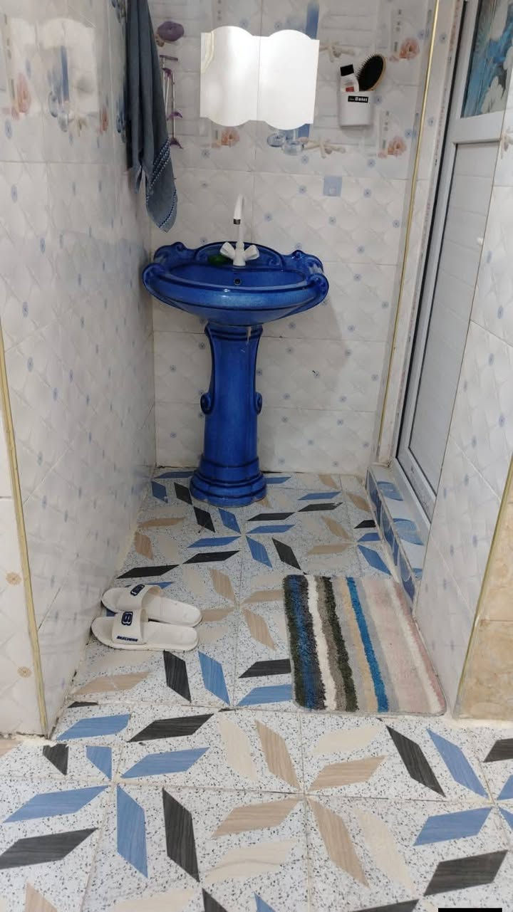 🏡دار للبيع اقصاد اقصاد🏡مقدمه 25 وشهر 500
بيت المساحة: 100 متر 
✅ #طابو_زراعي_سند_25_أقرار_محكمه
الموقع: النجف  مقابيل قريه الغدير بشارع عمود 282 المطحنه#ألخط_ألثاني

مواصفات البناء:
غرفه نوم وصاله ومطبخ واستقبال حمامات داخليه وخارجيه وكراج 
بناء مرتب (أساس + سقف كونكريت + طابوك)
أرضية بورسلين أبو الـ 60

الخدمات:متكامله
ماء كهرباء مدارس سوق تبليط مولد

للاستفسار والاتصال عل الرقم التالي أو مراسله واتساب:
***********
