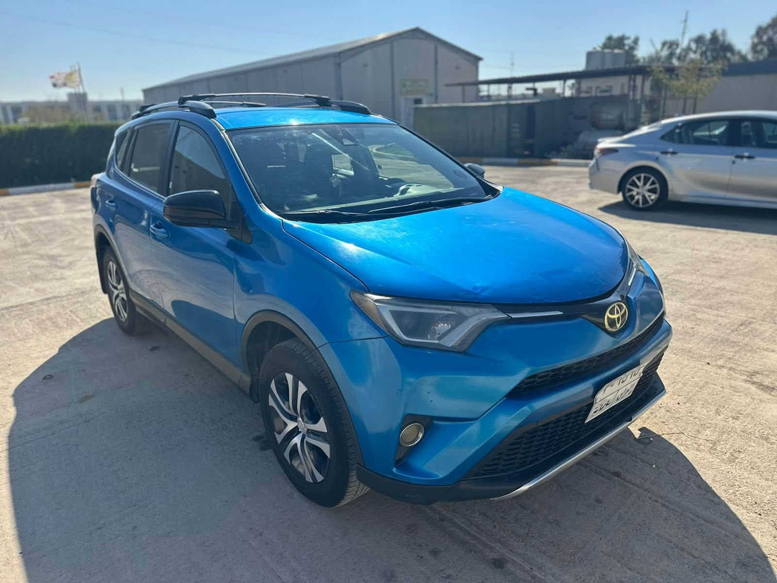 🚘 للبيع – Toyota RAV4 LE موديل 2018 – أمريكي 🇺🇸
📌 المواصفات العامة:
 • الموديل: 2018
 • الفئة: LE
 • الاستيراد: أمريكي
 • العداد: 94,600 ميل
 • رقم السيارة: سليمانية
 • السنوية: باسمي
⚙️ المواصفات الفنية:
 • محرك 2.5 لتر 4 سلندر
🔧 الحالة:
 • السيارة كلين ✔️
 • فقط ضرر خفيف برأس البونيد
 • تعديل على البارد بدون صبغ
 • لا توجد أي قطعة مبدلة
 • شاصي سليم 100%
 • الفحص متاح لأي مكان
- السعر : 144 

📞 للتواصل:
د. علاء يوسف الجبوري 
***********
