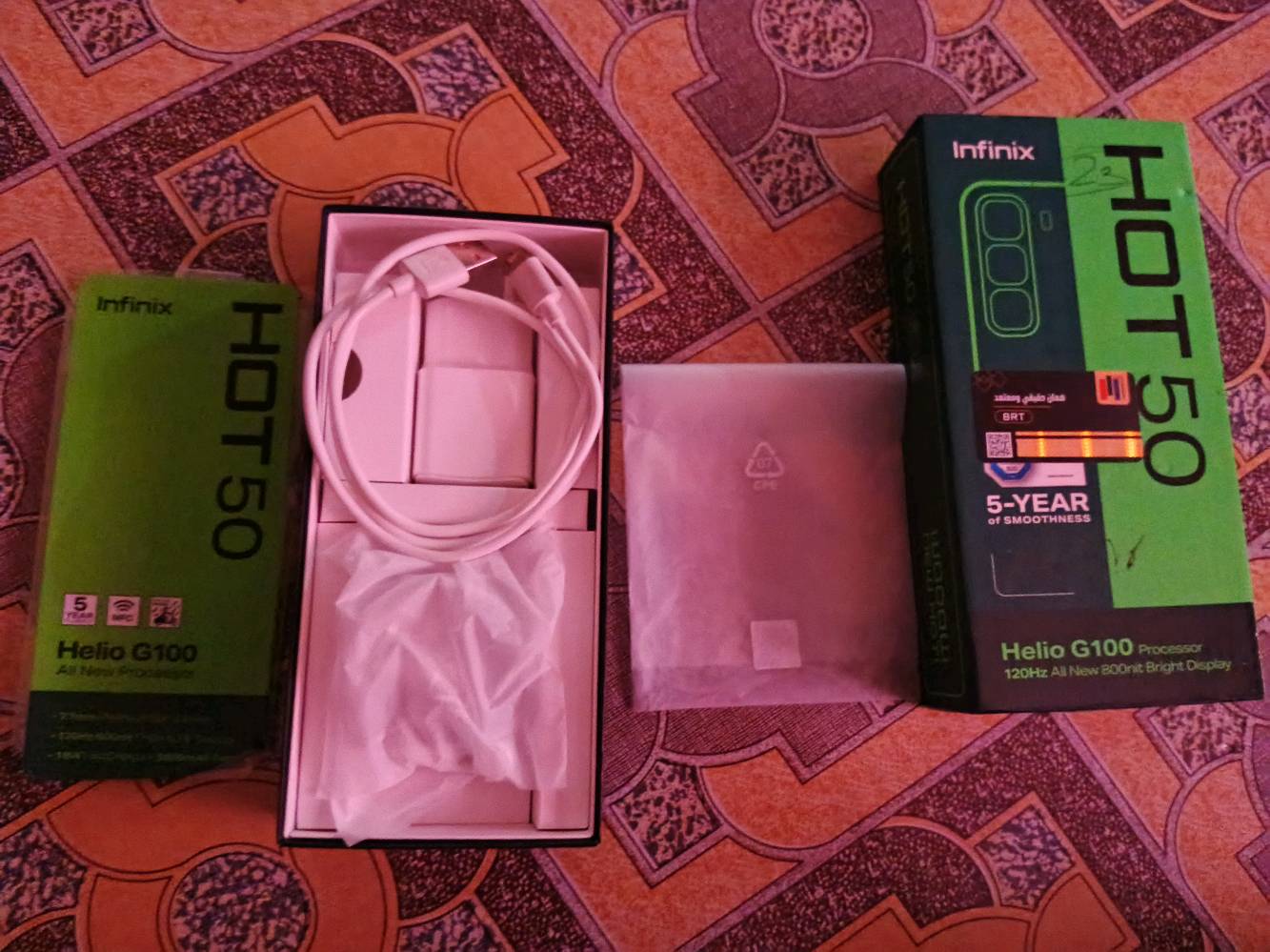 تلفون INFINX HOT 50 جديد كامل ملحقاتة ويا (شاحنة+سماعات+ مفتاح شريحة + كارتونة الجهاز) 
ذاكرة 256
رام6+6
بطارية 🔋 5000
90 فريم اغلب الألعاب 