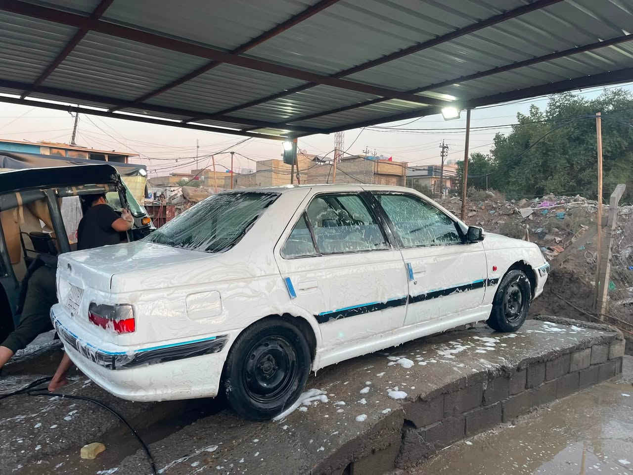 بيجو بارص ٢٠١٣خصوصي رقم قادسية السيارة كير مكينة حدادية تخم تاير تبريد السيارة خير من الله السيارة مصبوغة عام جمالية حادثهما جاملغات خلفية السعر ٣٨وبيهة مجال حك الجية رقم التلفون ***********مكان السيارة بغداد الشعلة بسمي
