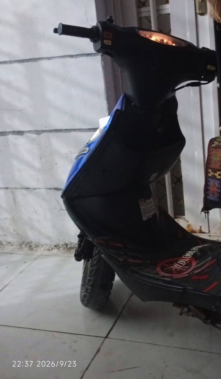 ادرس نوزل ياباني دراجه احلا من الصوره ناشفه تخبل مامفتوحه دراجه ناعمه شلعه ومعدل اذا مو 120 مرجوعه فقط الكفر الامامي من جوه بي كسر قطعه زغيره كفرات ختم واحد
 نكره تشتغل تخم تايرات جدد كيلو متر سرعه شغال كيج بانزين شغال مكينتها ناعمه تجي وتفحص كلها بلاديه 
السعر 500 وبيها مجال مو شراي لاتعبني اخيك 
رقمي ***********✅✅✅

نص مكتوب في الصور:
- 22:37 2026/9/23
- POCO C75
- 22:37 2026/9/23 POCO C75